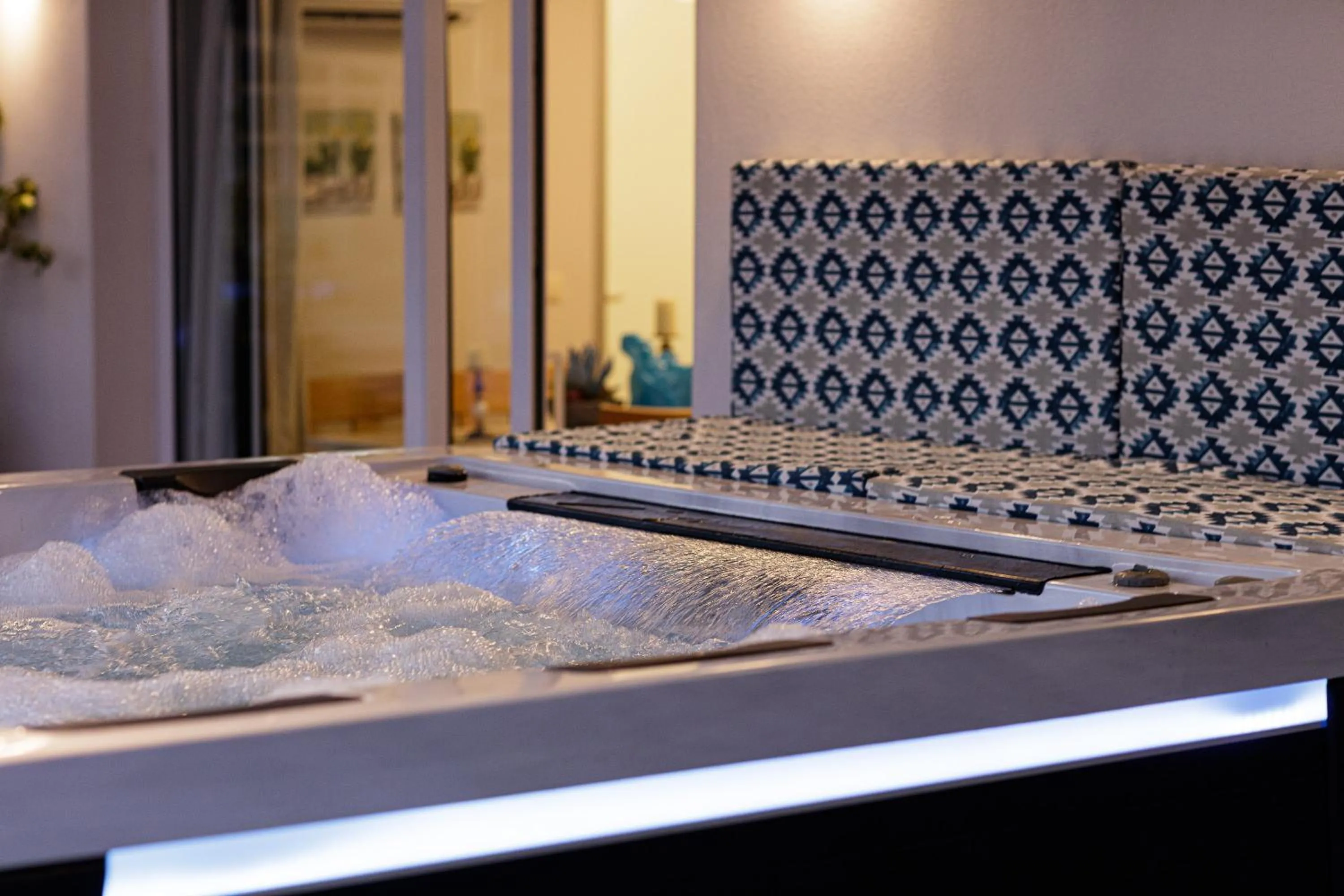 Hot Tub in Akrogiali Apartments