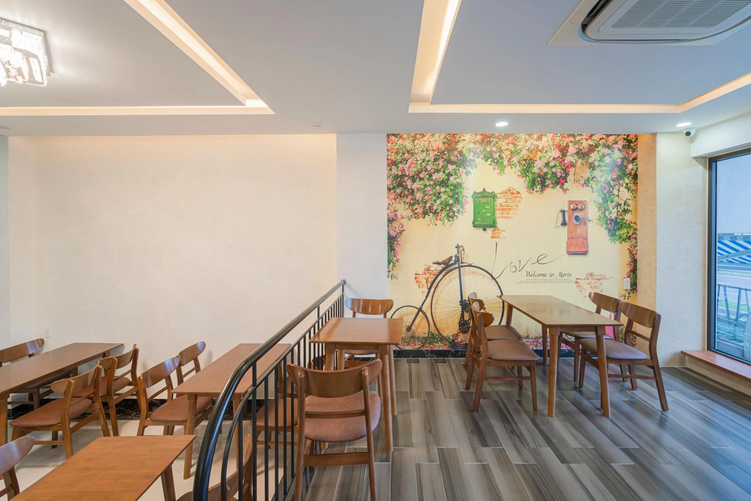 Restaurant/places to eat in Maris Da Nang Hotel & Apartment