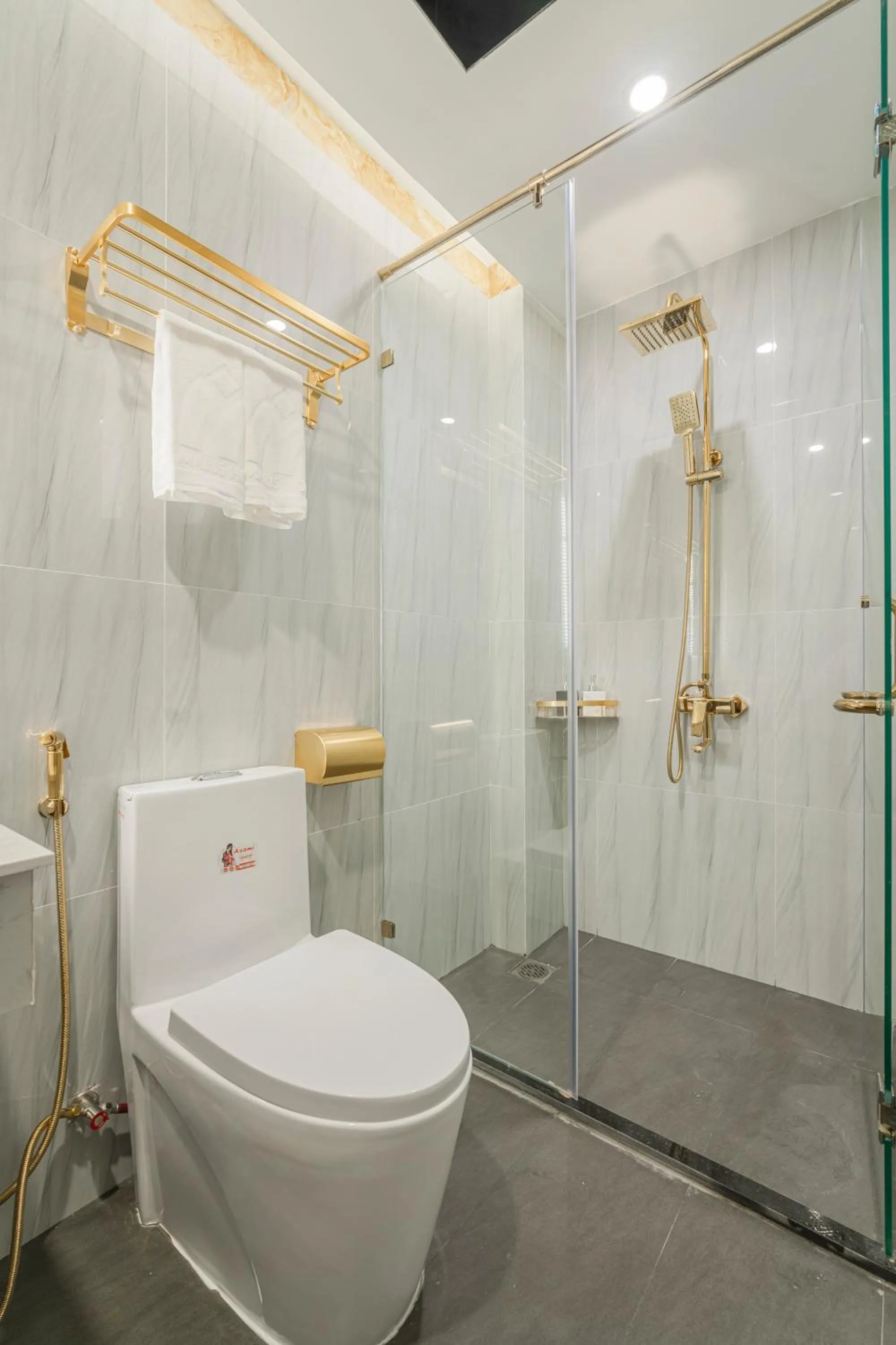 Bathroom in Maris Da Nang Hotel & Apartment