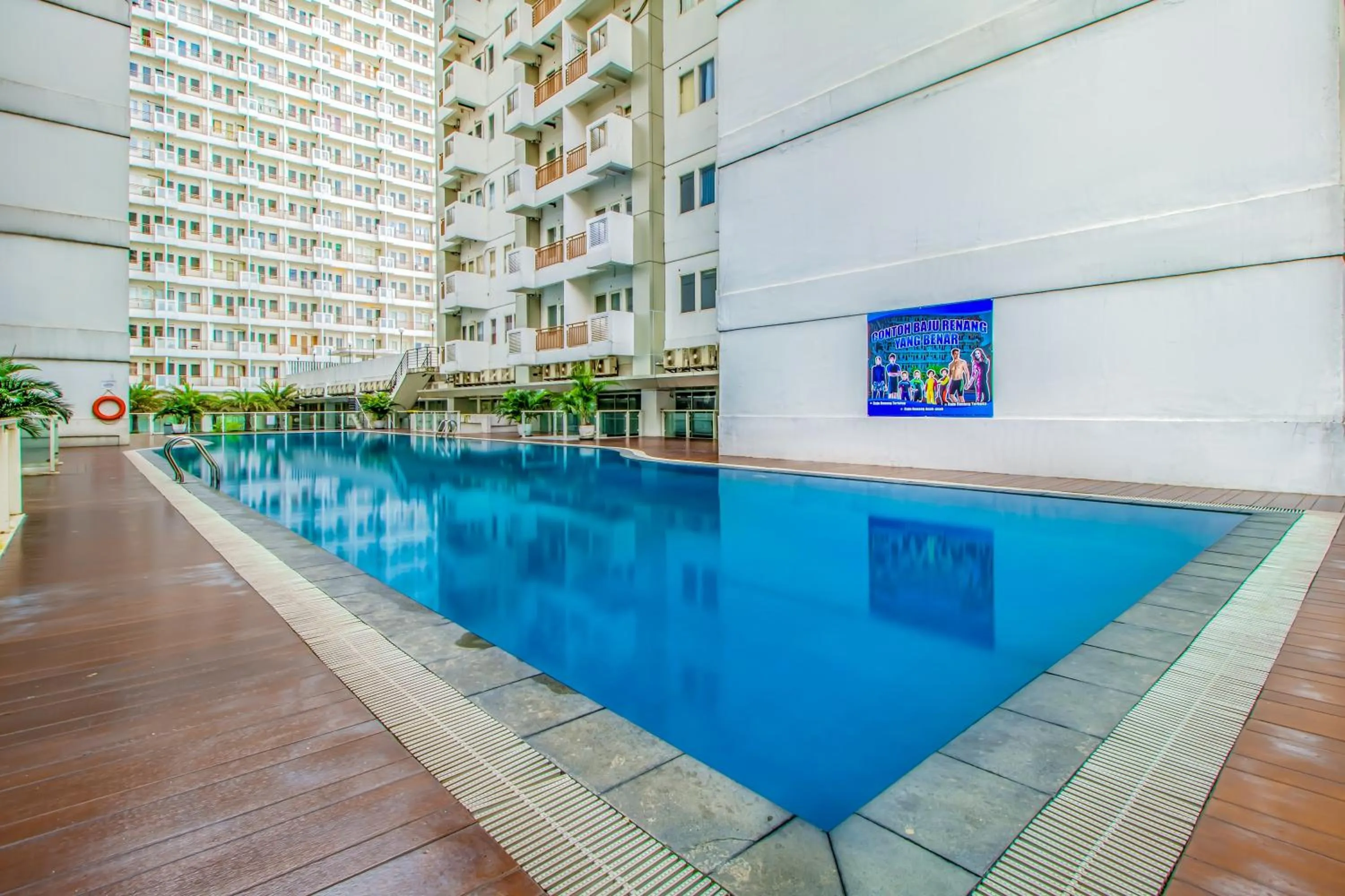 Swimming pool in Skyview Sentul Tower Apartments