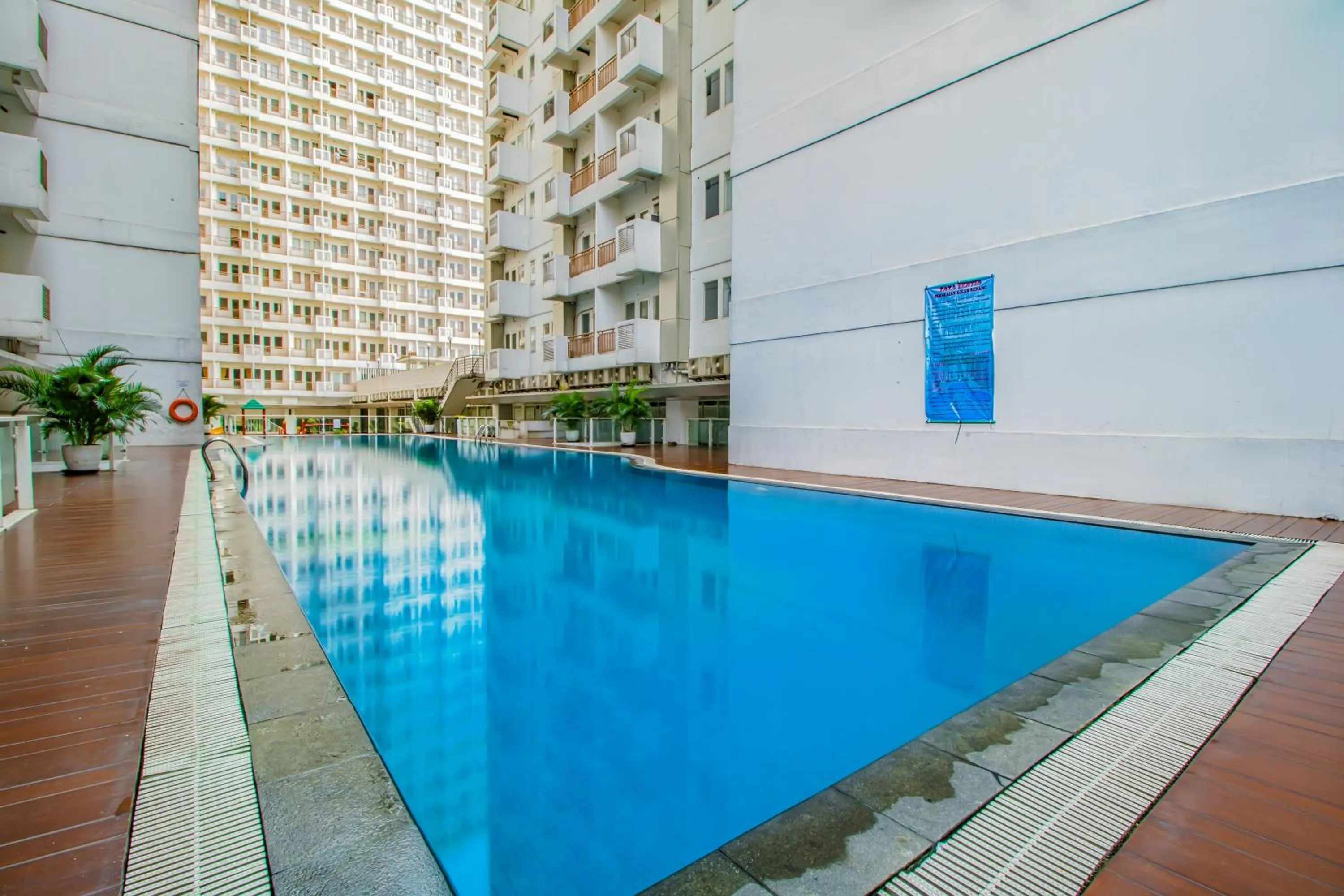 Swimming pool in Skyview Sentul Tower Apartments