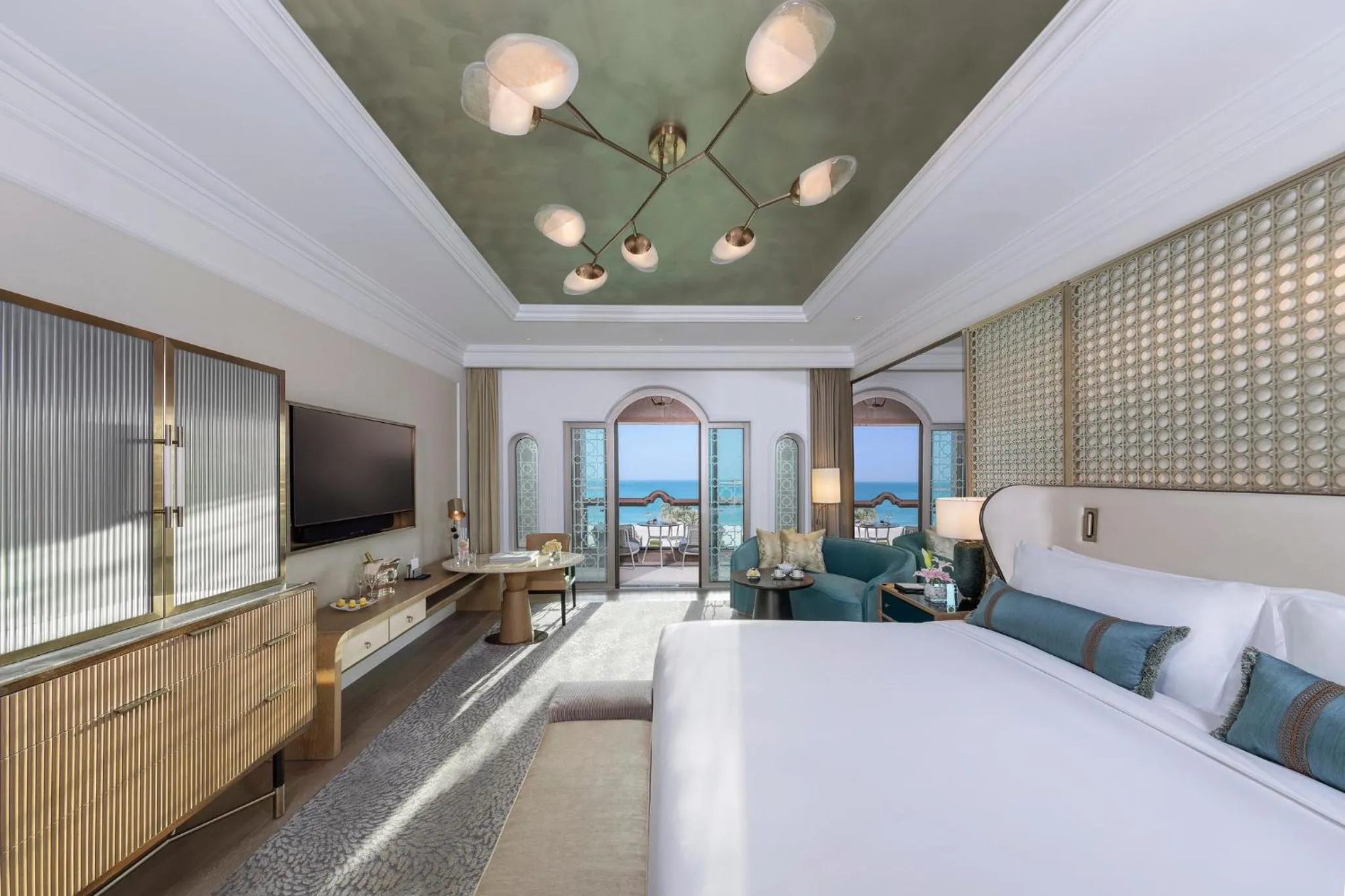 Bedroom, Bed in Emirates Palace Mandarin Oriental, Abu Dhabi