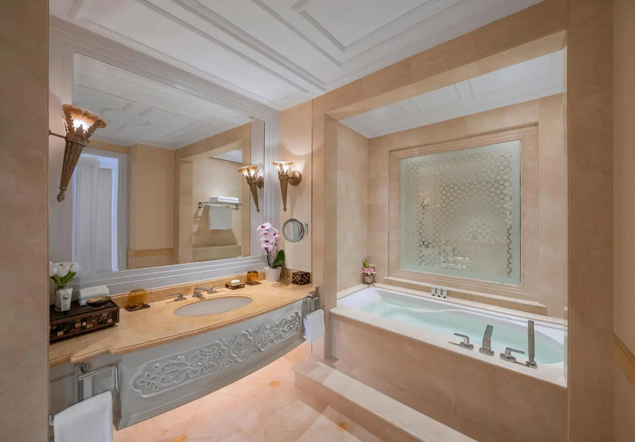 Club Sea View Twin Room with Beachfront Club Lounge Access in Emirates Palace Mandarin Oriental, Abu Dhabi Club Sea View Twin Room with Beachfront Club Lounge Access in Emirates Palace Mandarin Oriental, Abu Dhabi