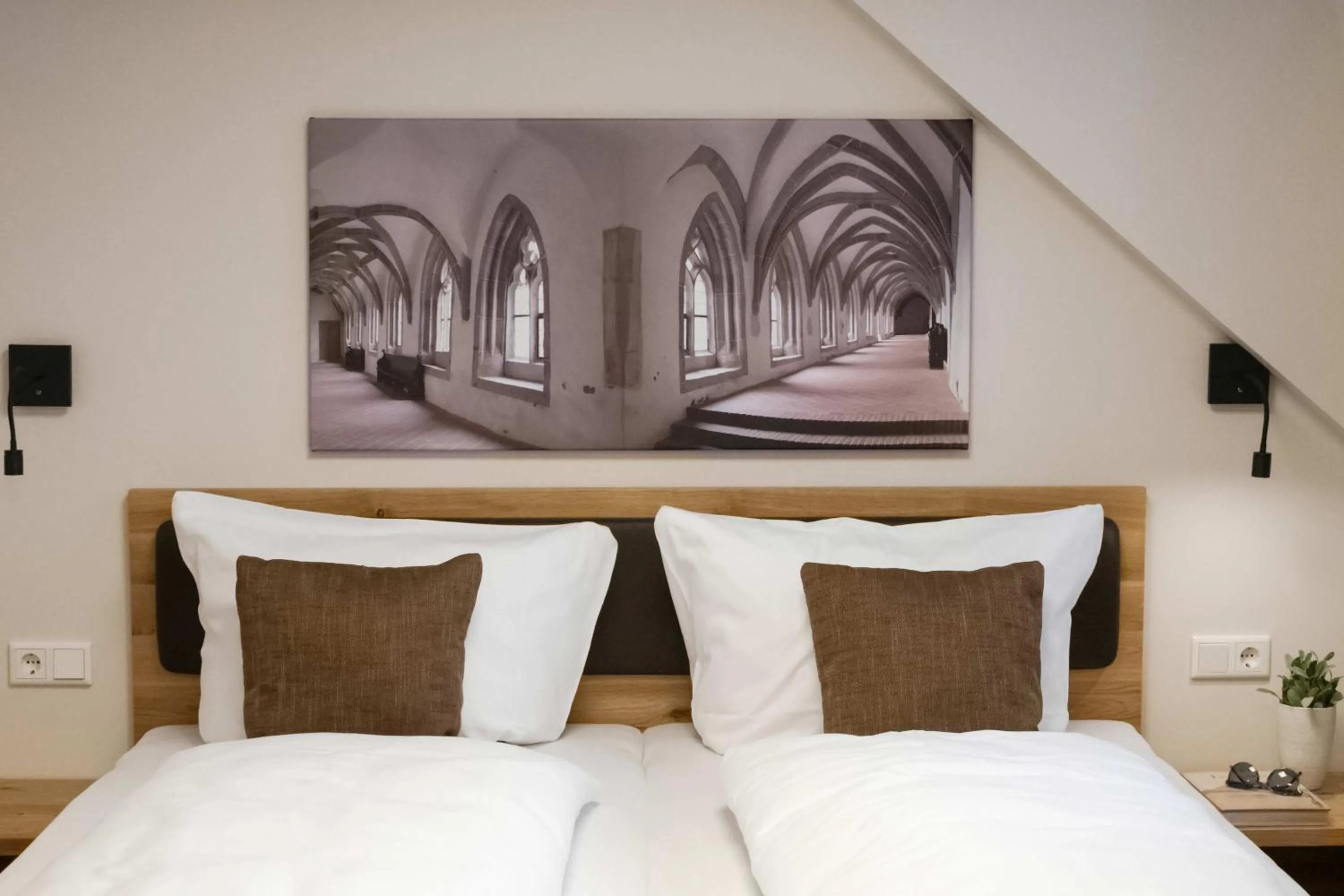 Bedroom, Bed in Klostergasthof Heidenheim - Hotel Garni