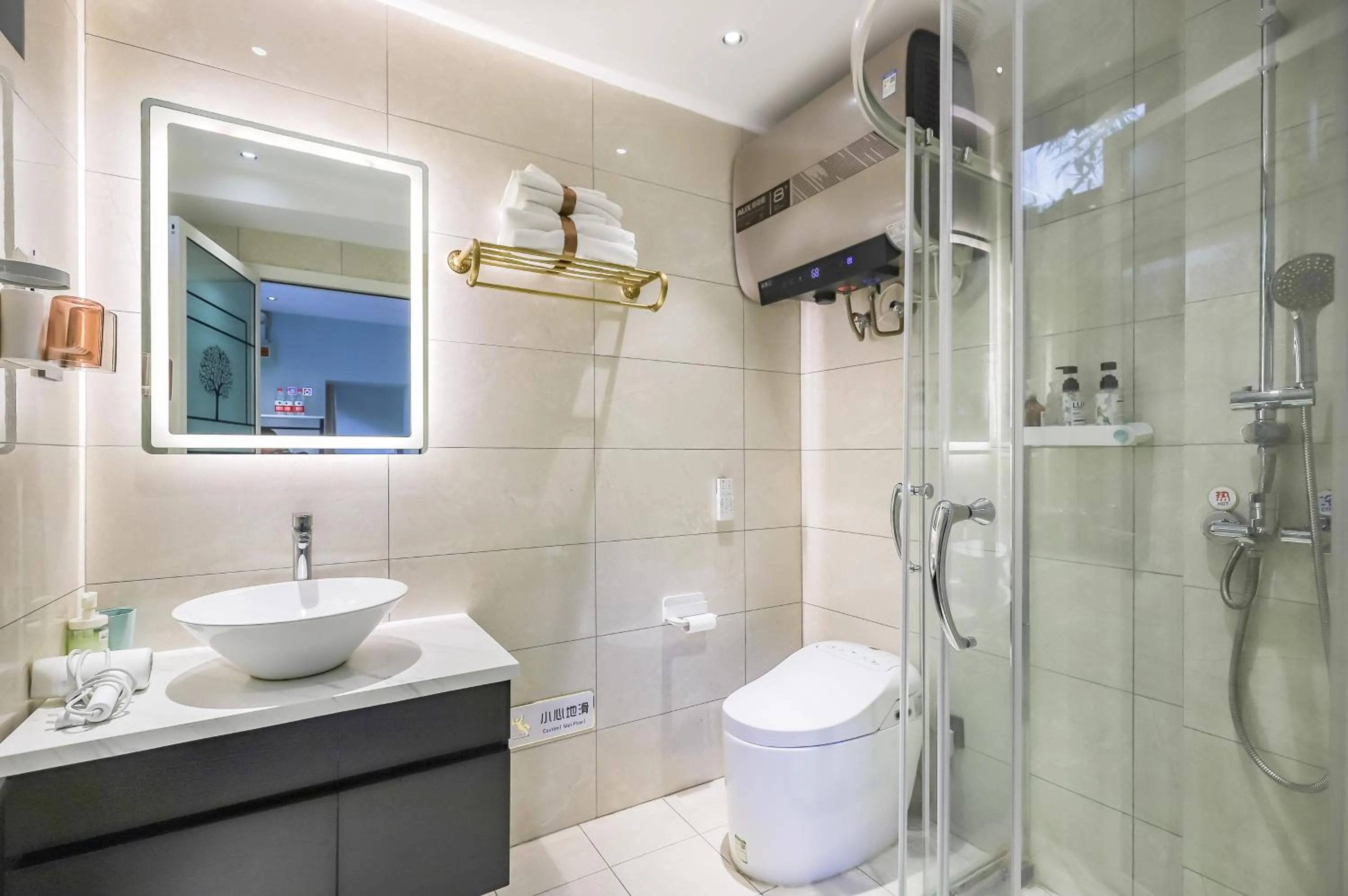 Toilet in Templeside Beijing