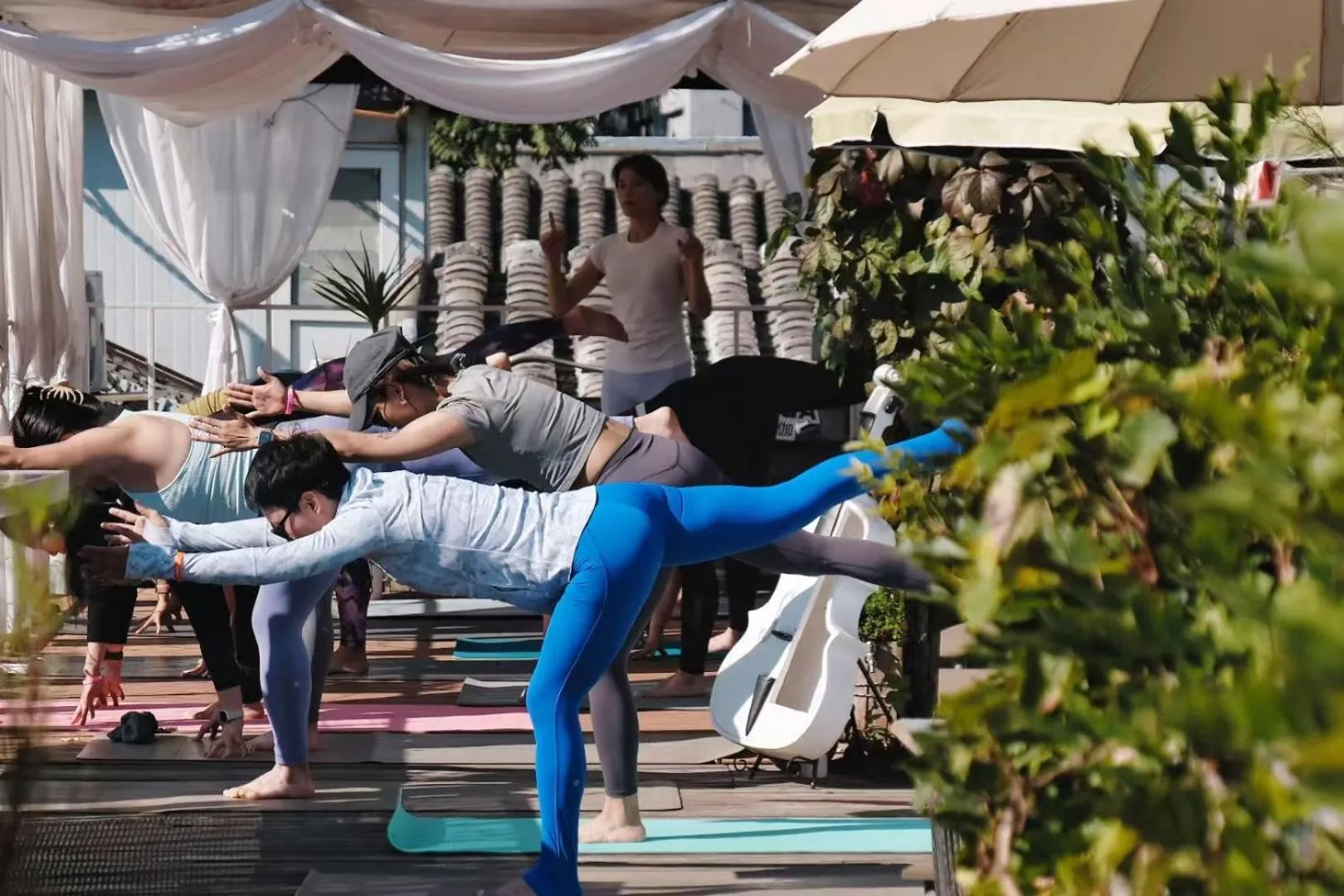 Activities in Templeside Courtyard Hotel Close to Sqaure Forbidden next to White temple Free laundry and breakfast Personalized Needs Develop