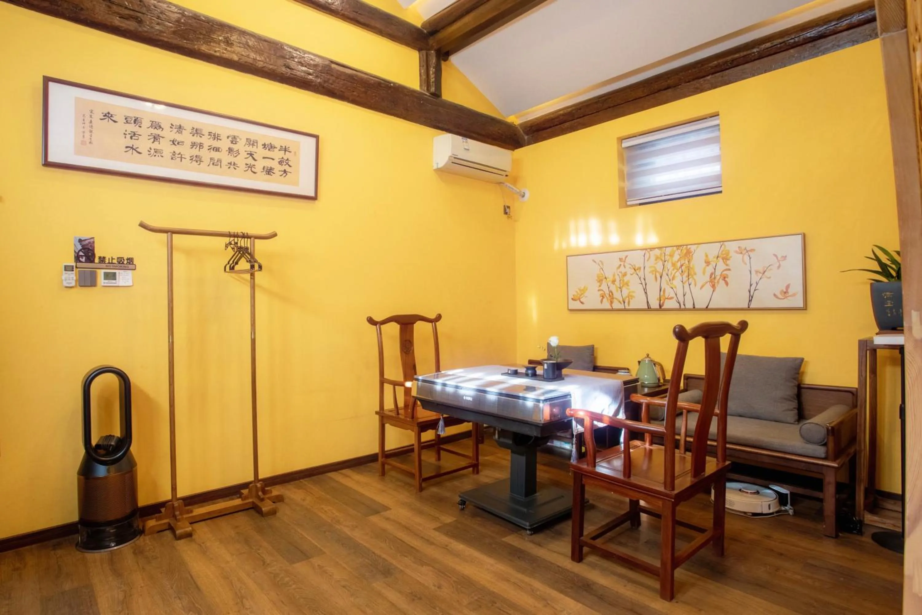 Photo of the whole room in Templeside Beijing