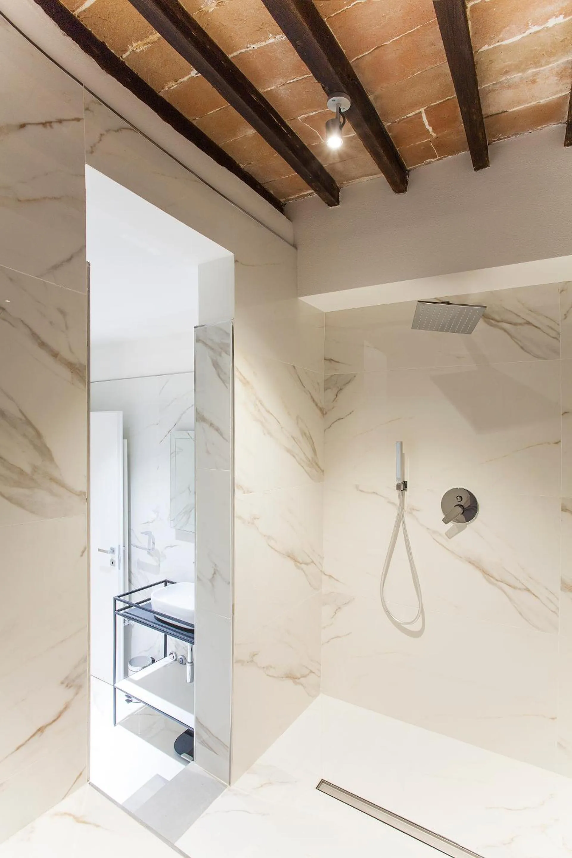 Shower in San Sebastiano Suite & Luxury Apartments