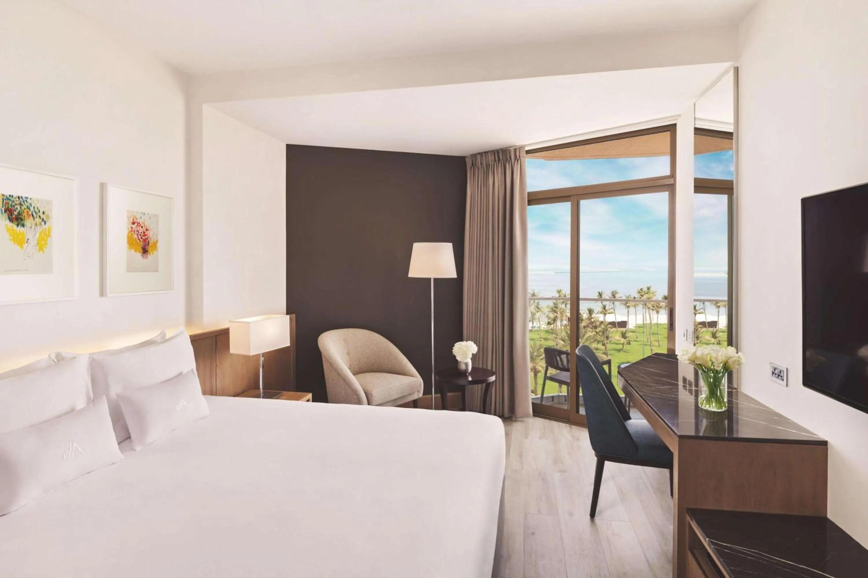 Bedroom, Bed in JA Beach Hotel, Dubai