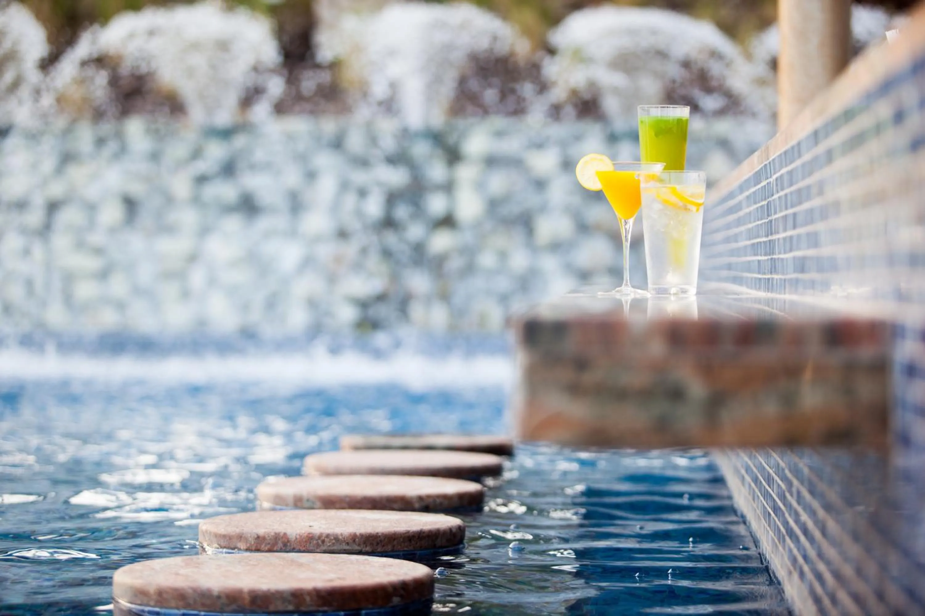 Lounge or bar in JA Beach Hotel, Dubai