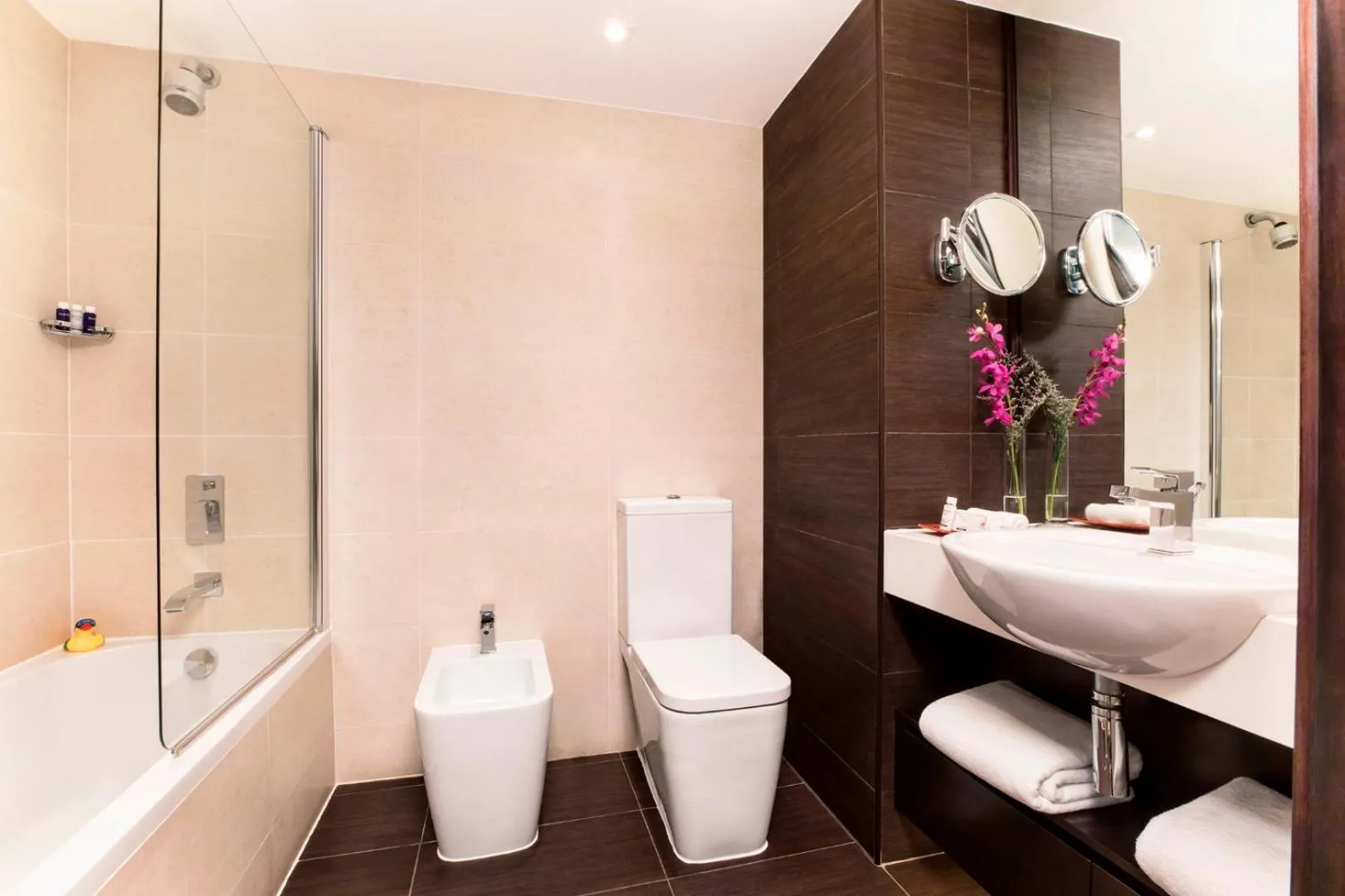 Shower in JA Beach Hotel, Dubai