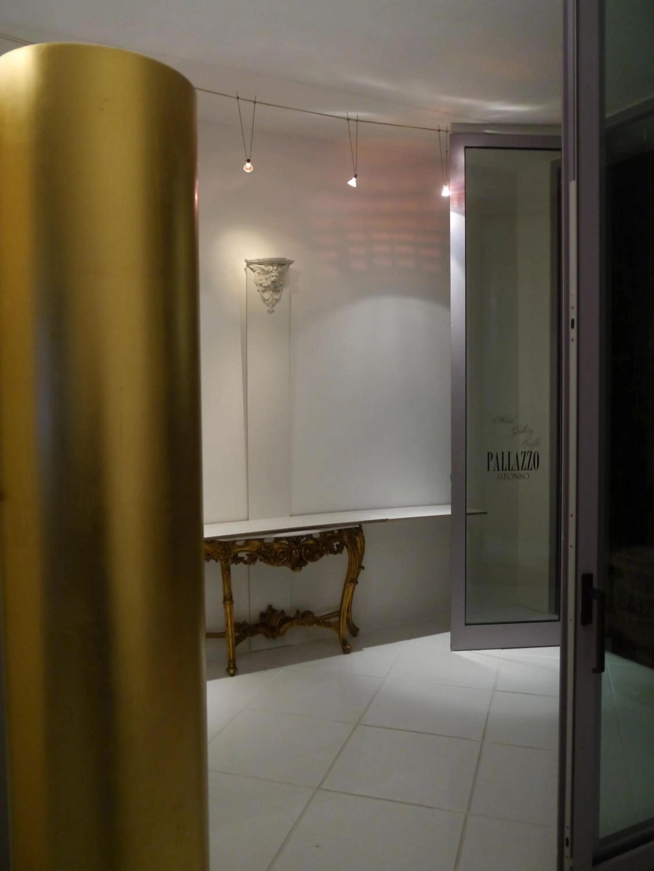 Decorative detail in Pallazzo Alfonso