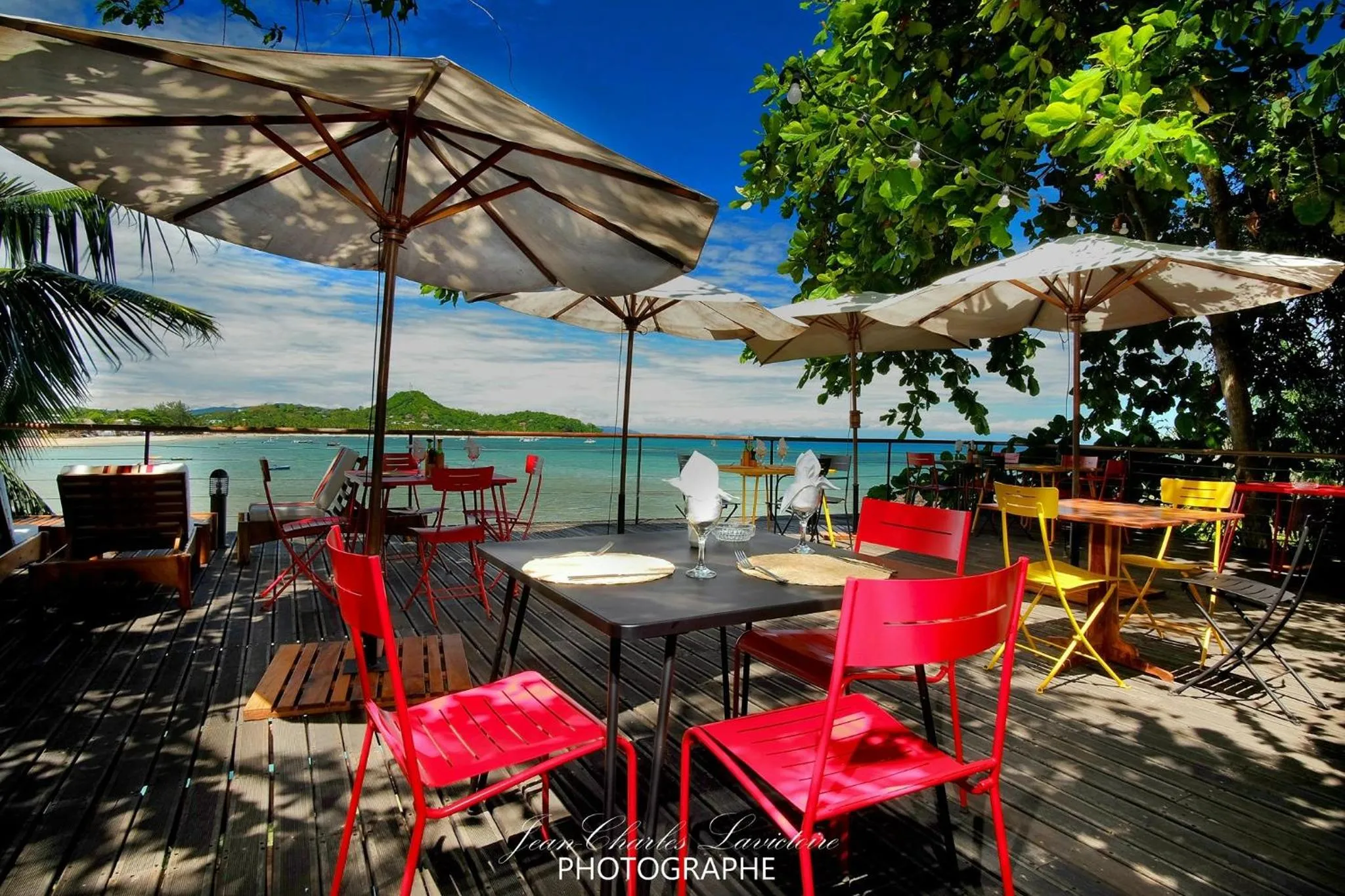 Restaurant/places to eat in L'heure Bleue