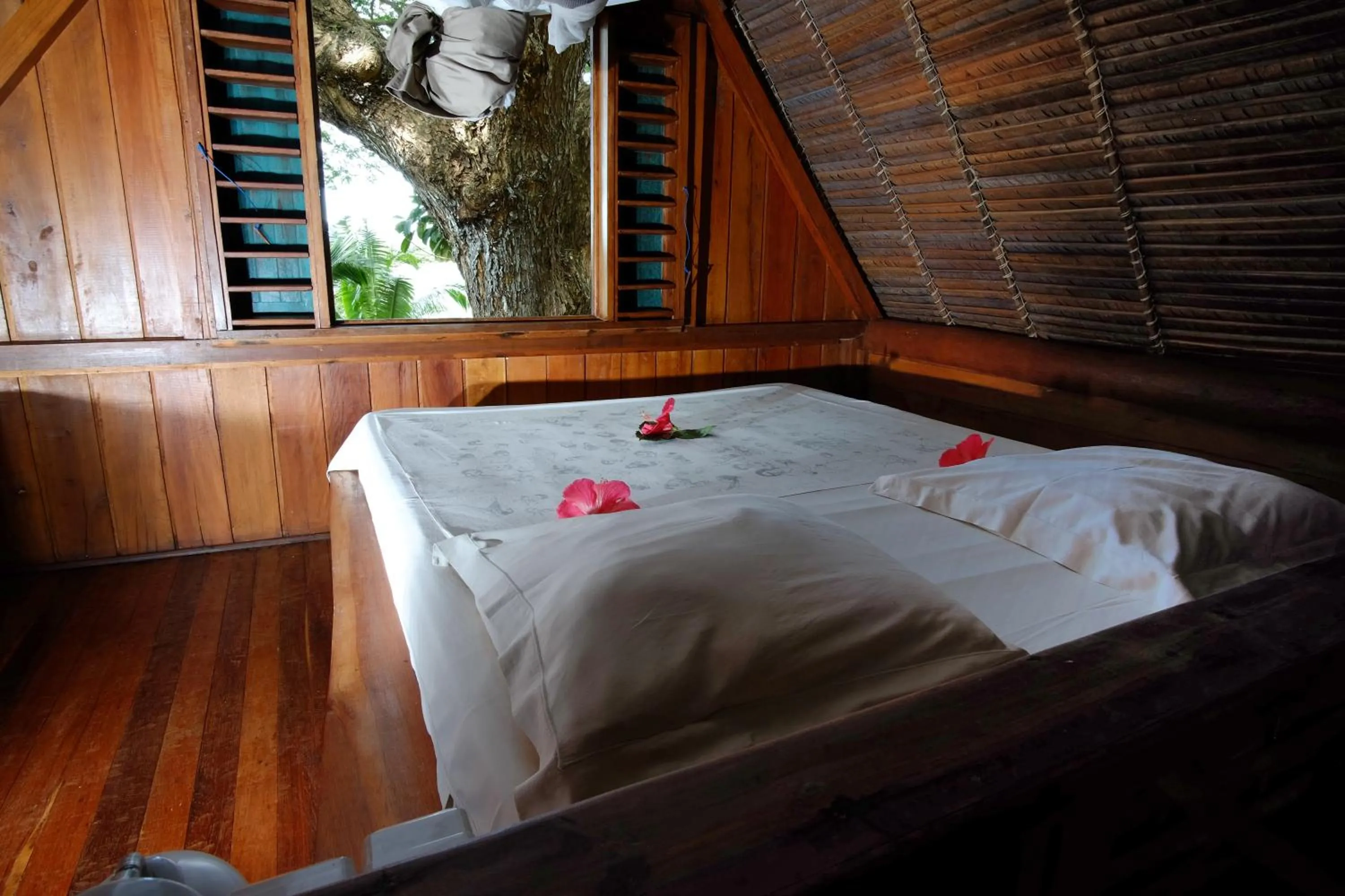 Bed in L'heure Bleue