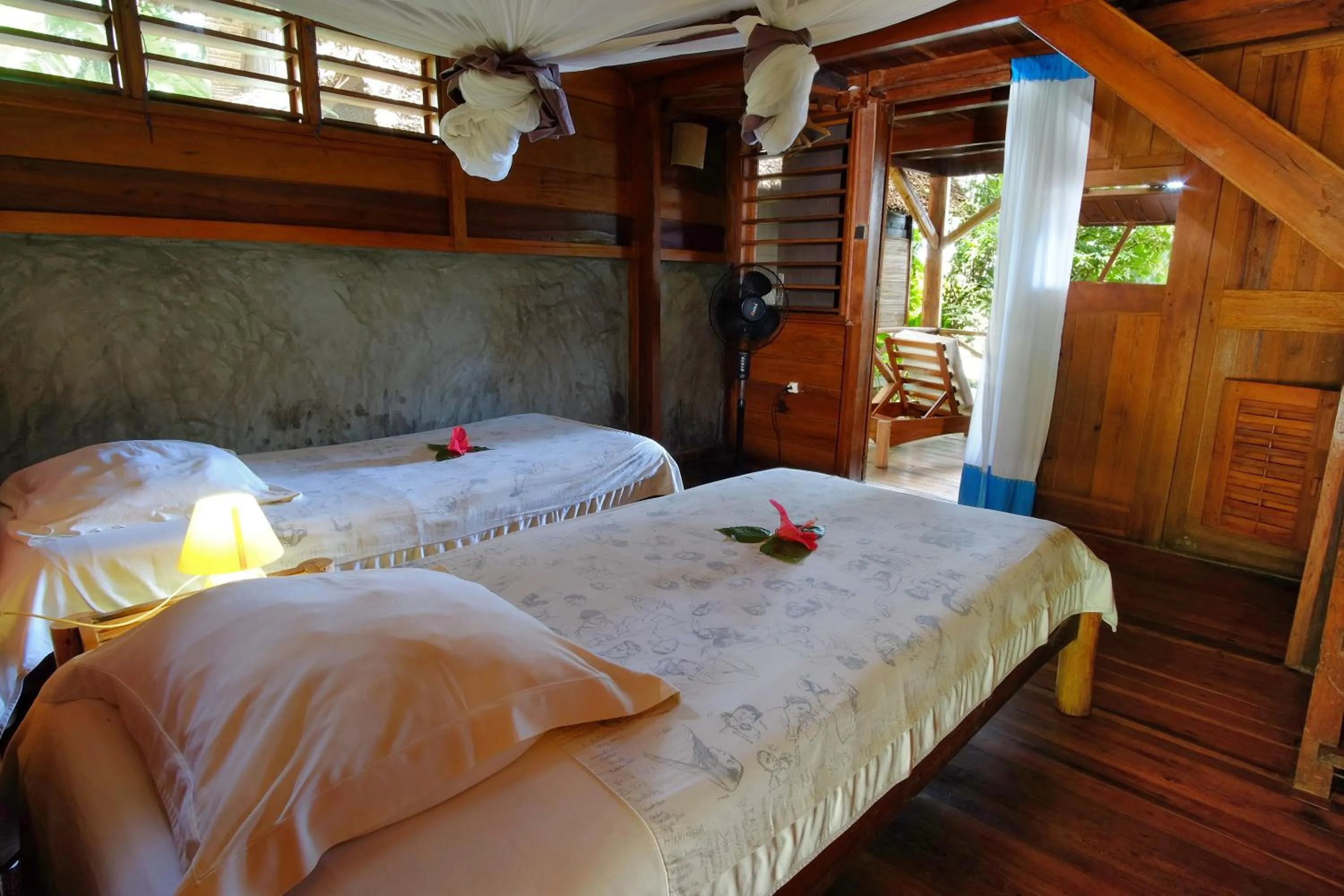 Bed in L'heure Bleue