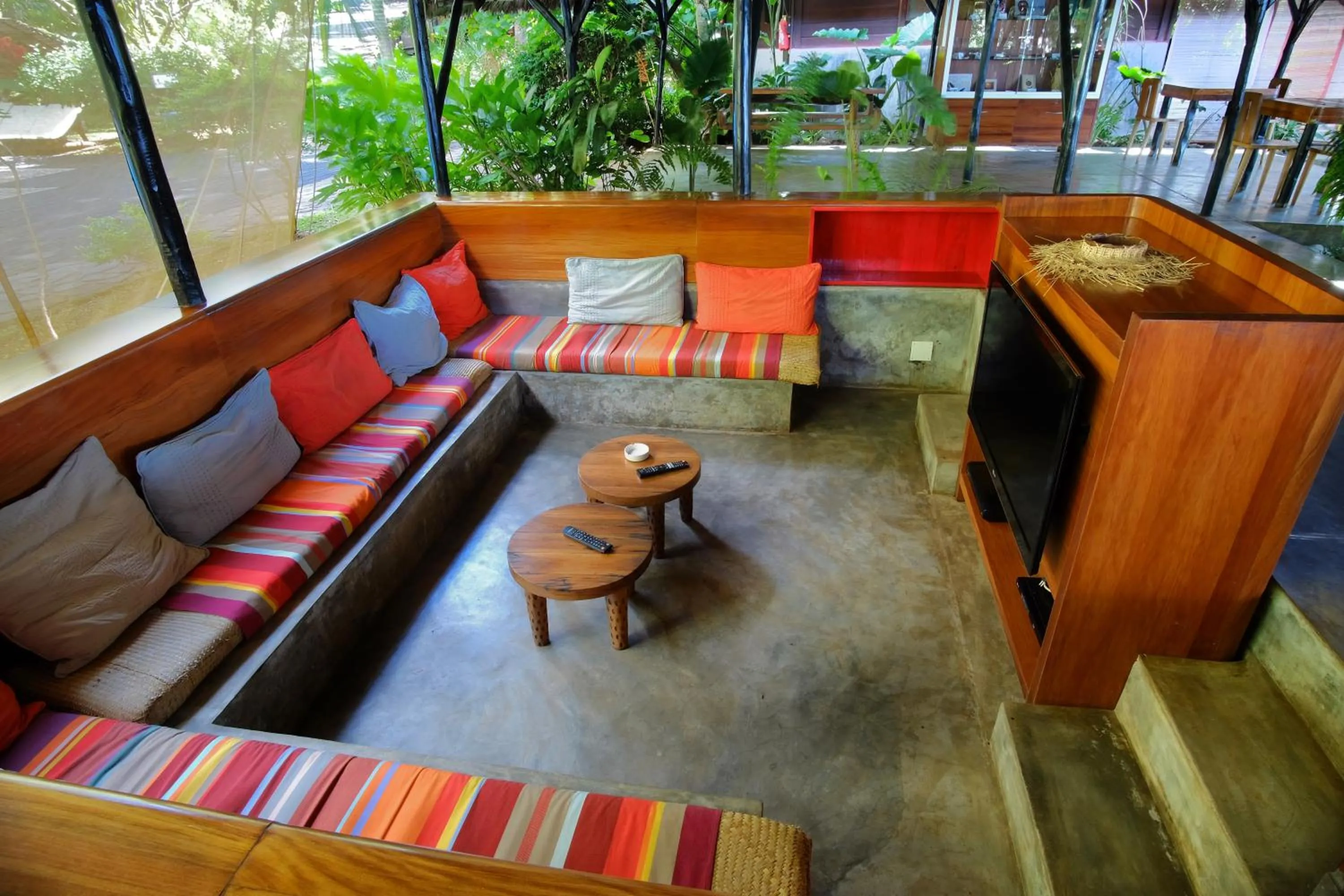 Communal lounge/ TV room in L'heure Bleue