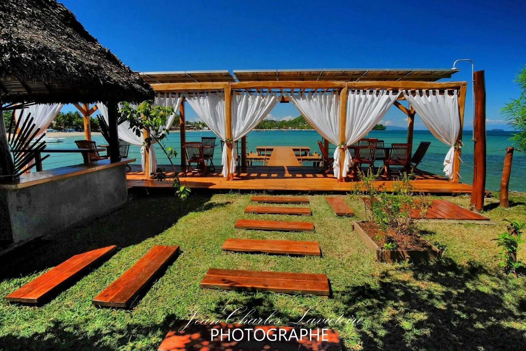 Garden view in L'heure Bleue