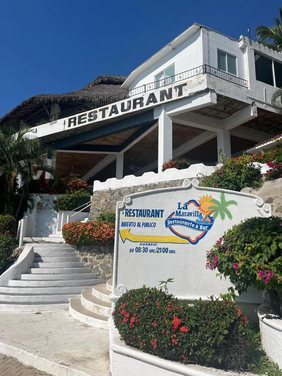 Restaurant/places to eat in Depto familiar con vista al mar en Playasol Manzanillo