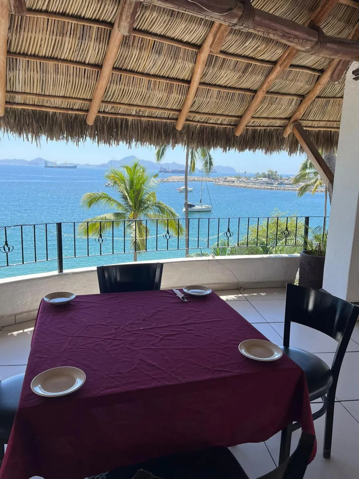 Restaurant/places to eat in Depto familiar con vista al mar en Playasol Manzanillo