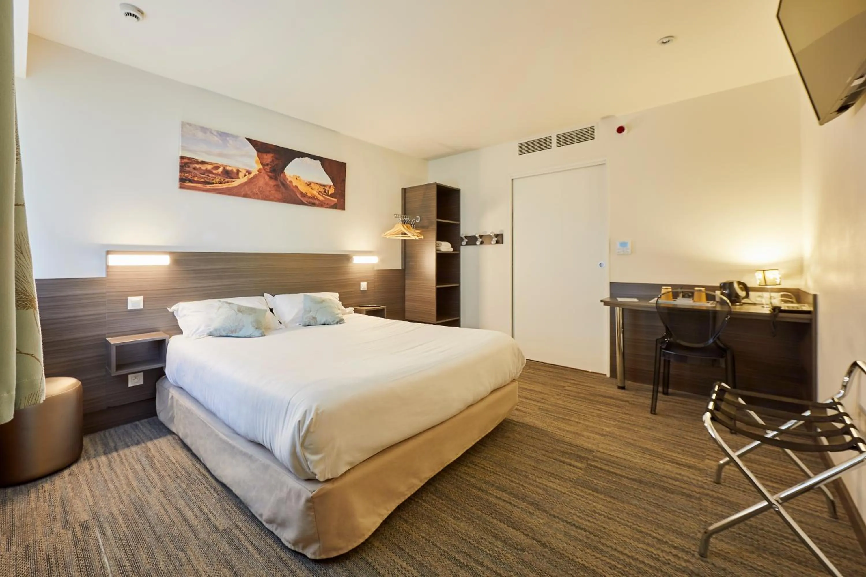 Bed in Hôtel Restaurant Bel Air Crevin - Axe Rennes Nantes