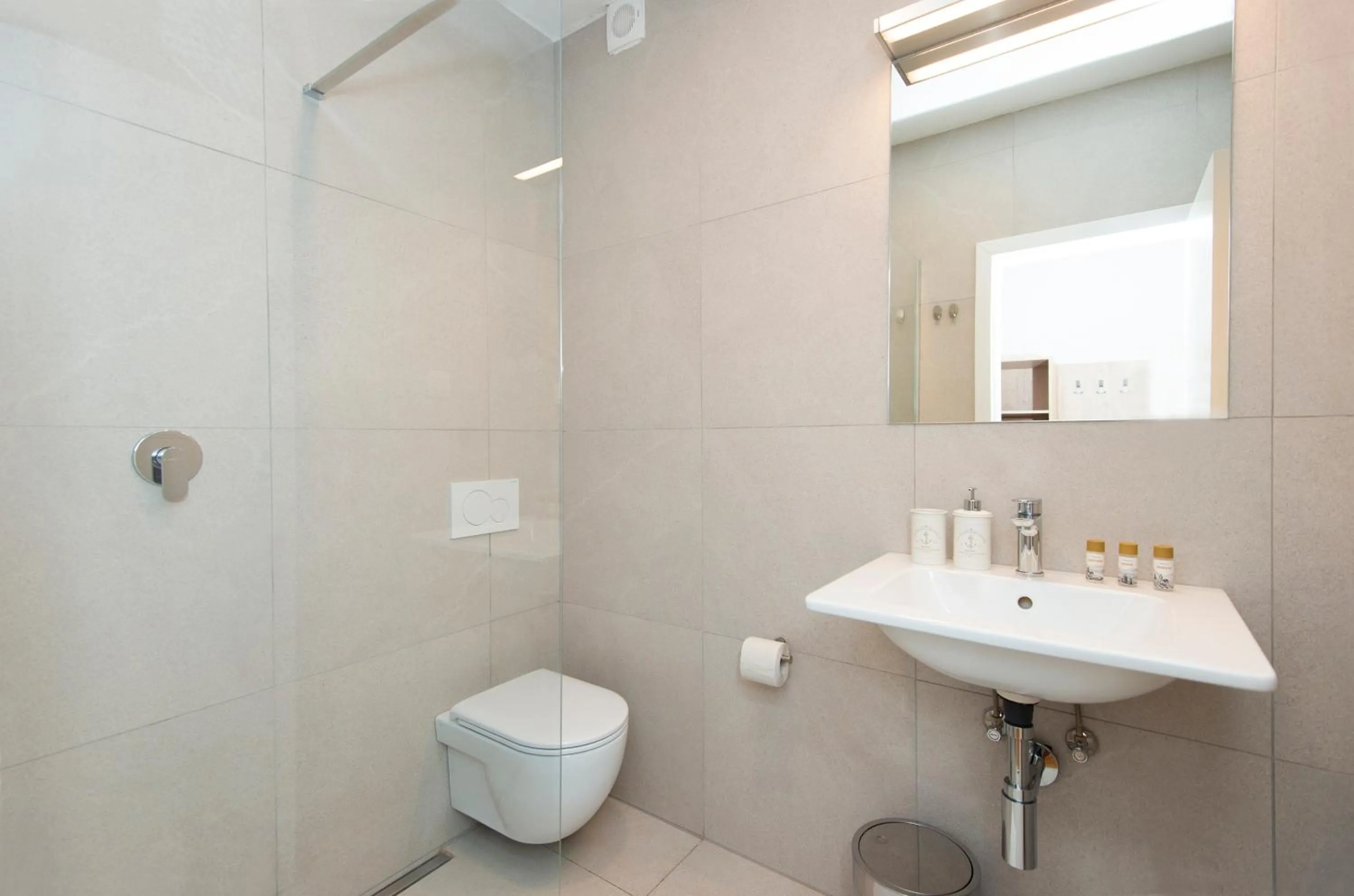 Shower in Viva Rooms