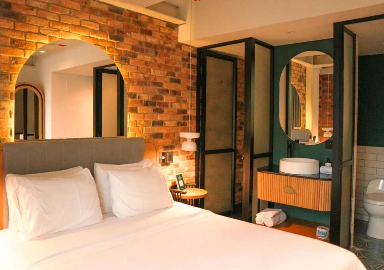 Bathroom, Bed in Nomada Hotel Origen