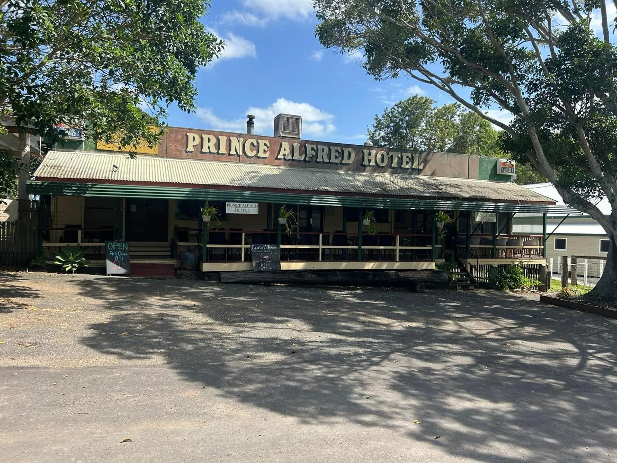 gundy pub & caravan park