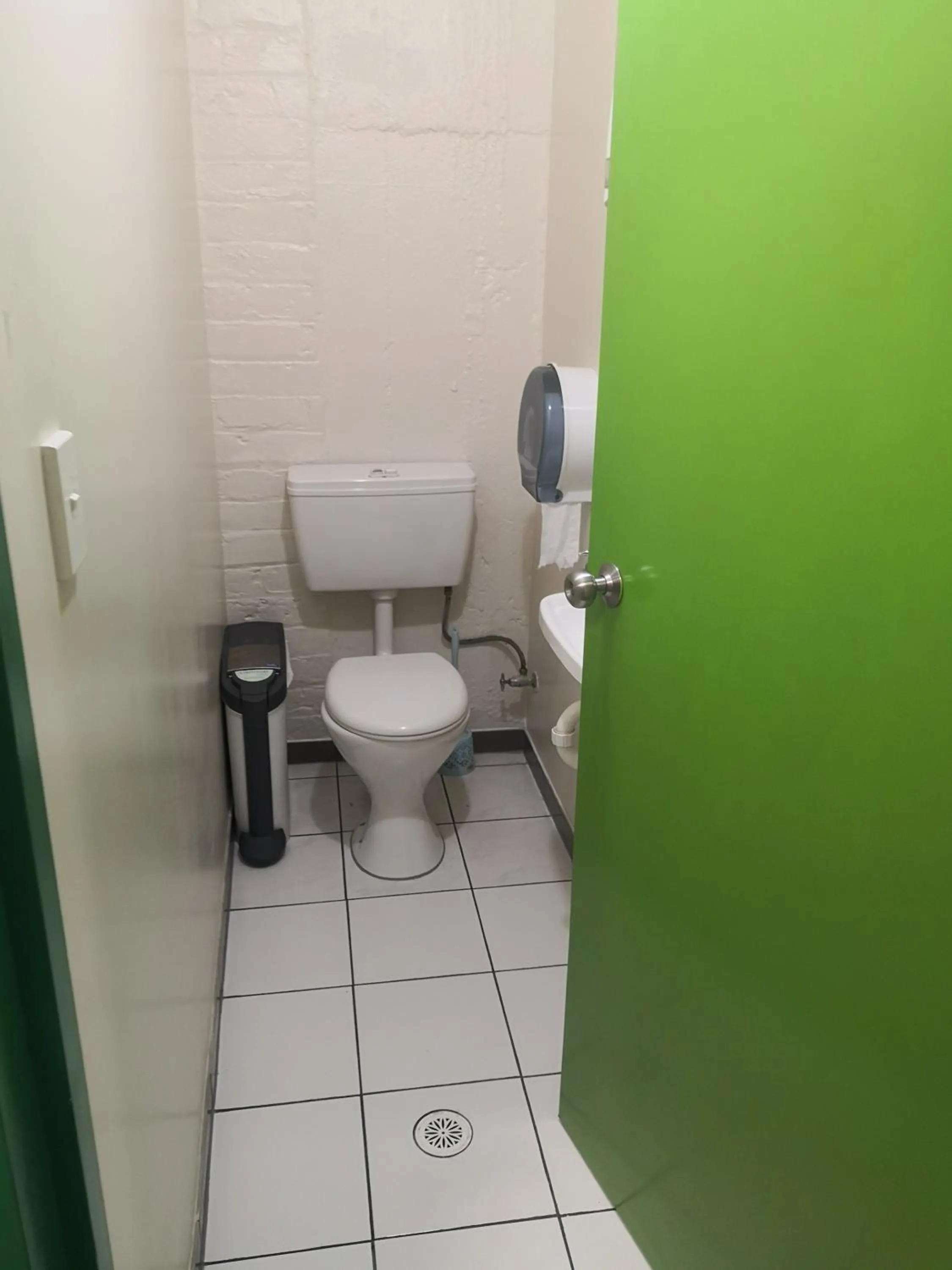 Toilet in Oceanic Hostel