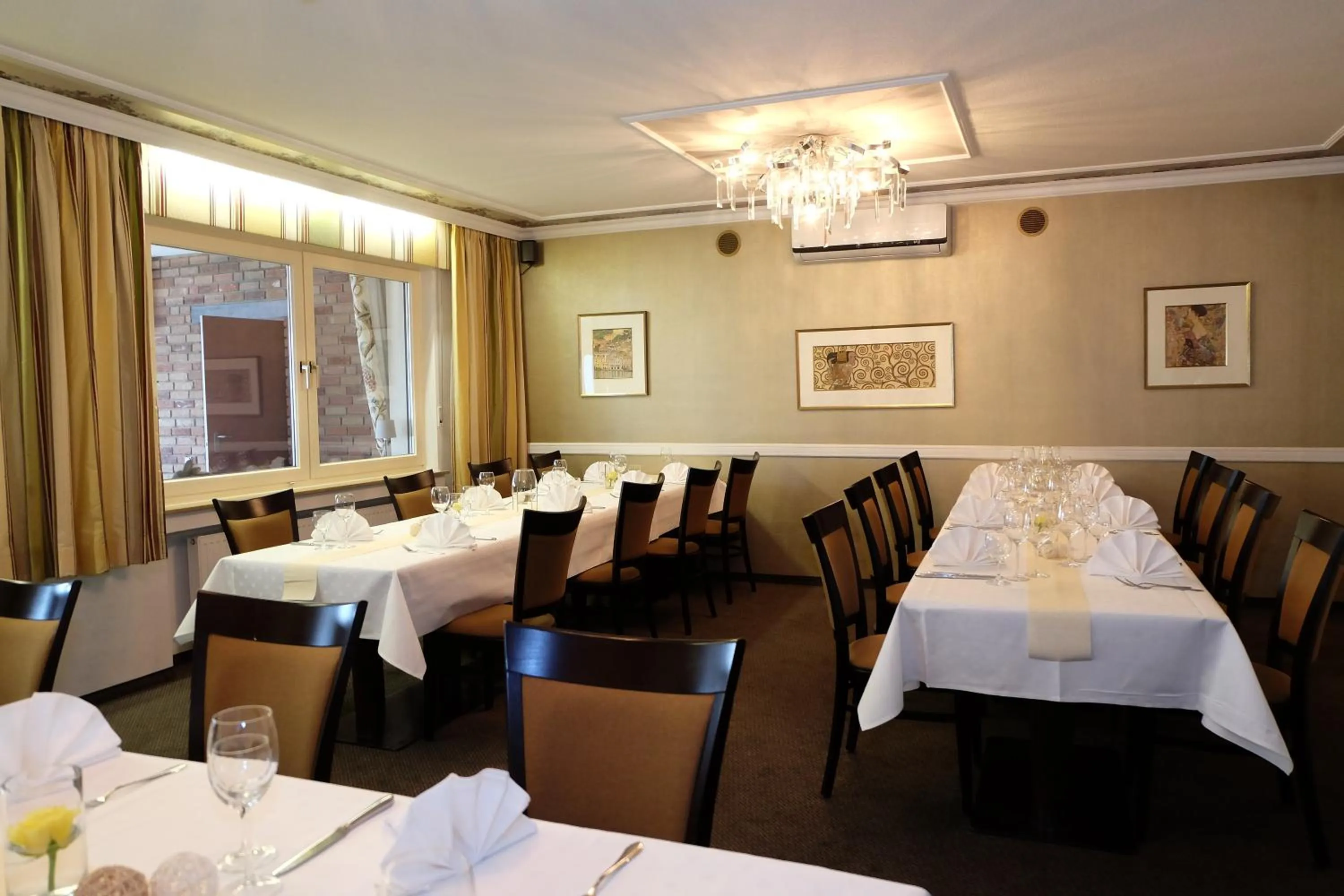 Restaurant/places to eat in Hotel Mennicken