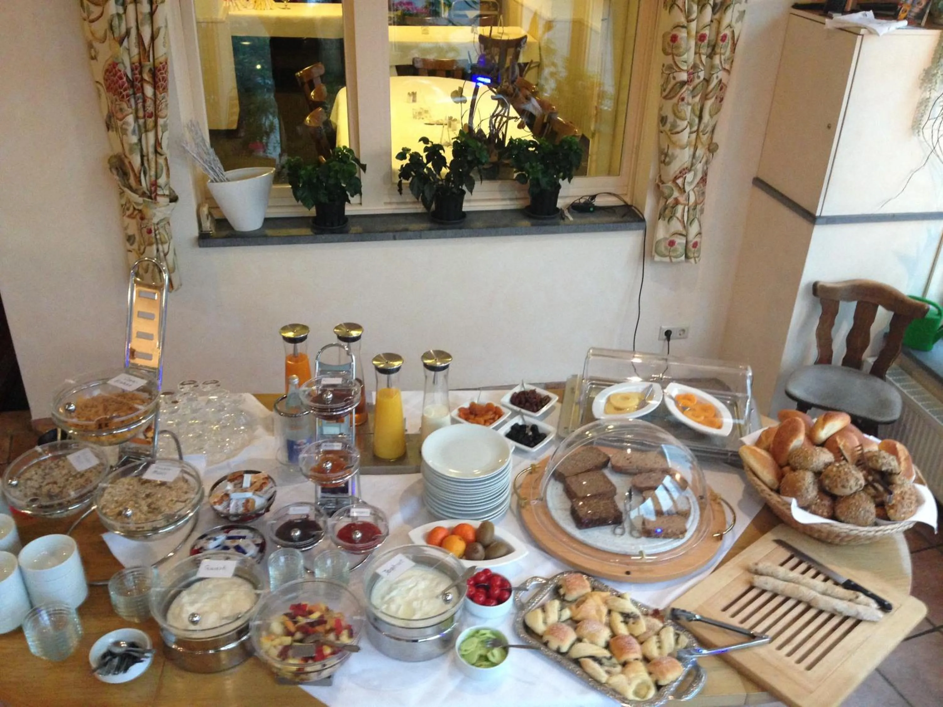 Buffet breakfast in Hotel Mennicken