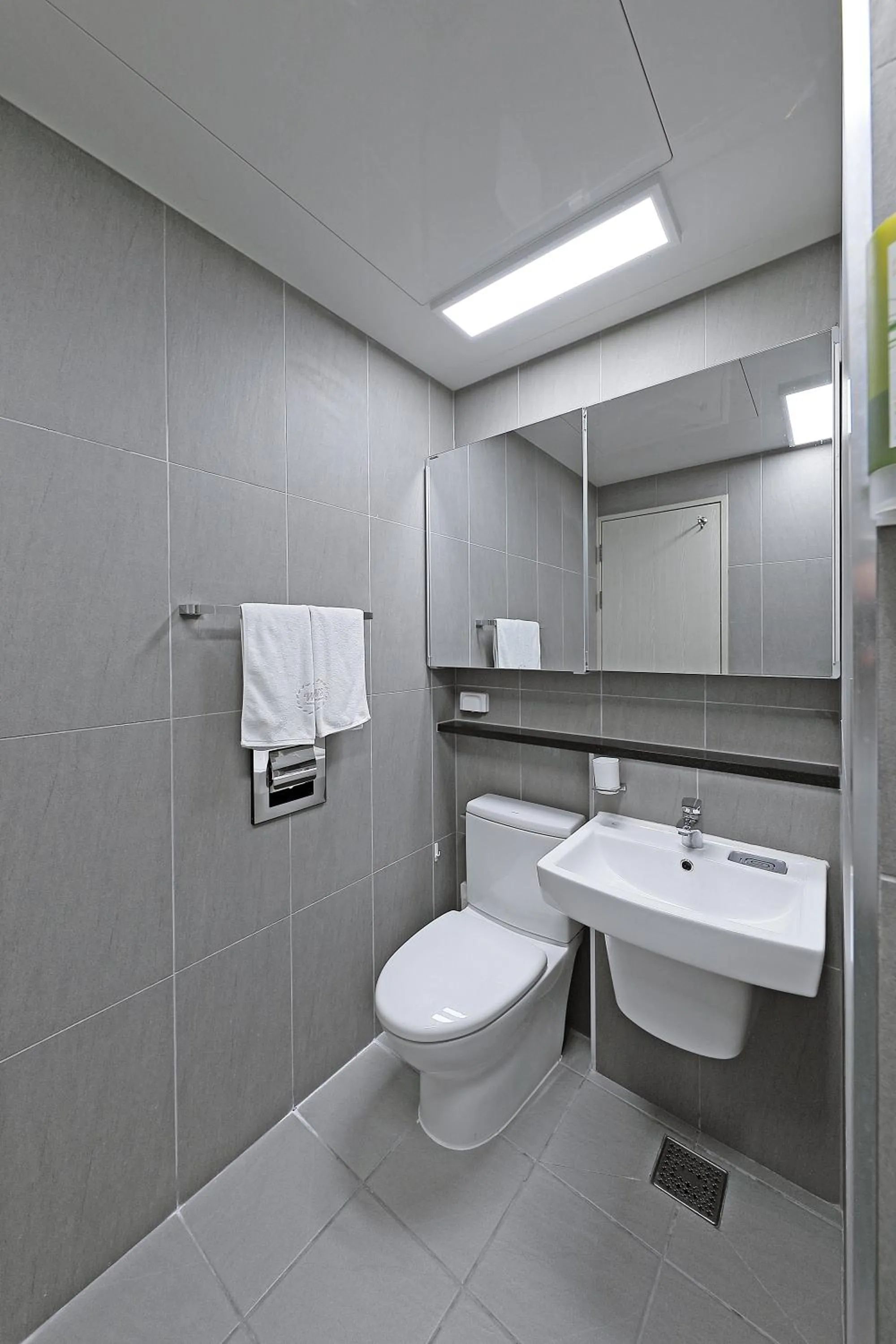 Shower in World Sky Residence Hotel