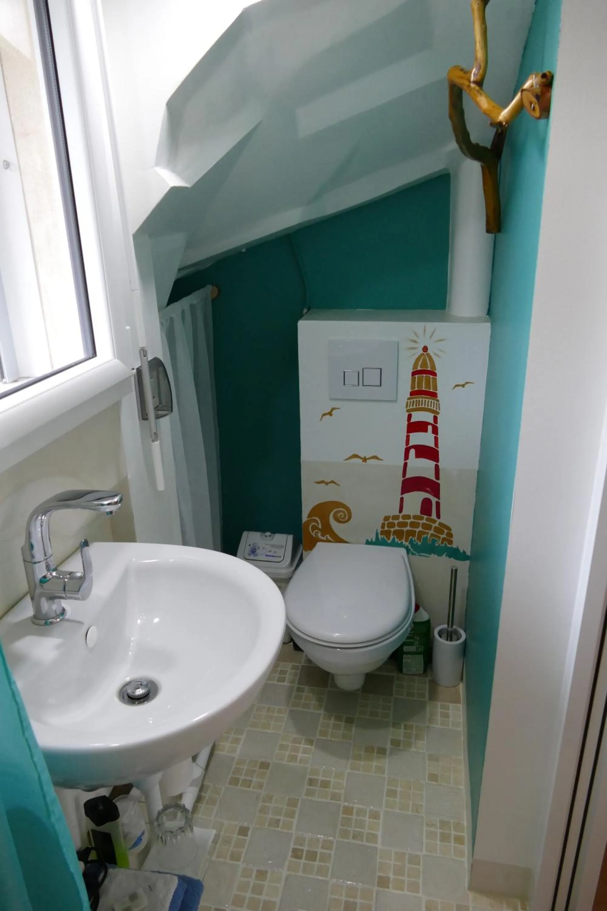 Toilet in Chalet de Paris