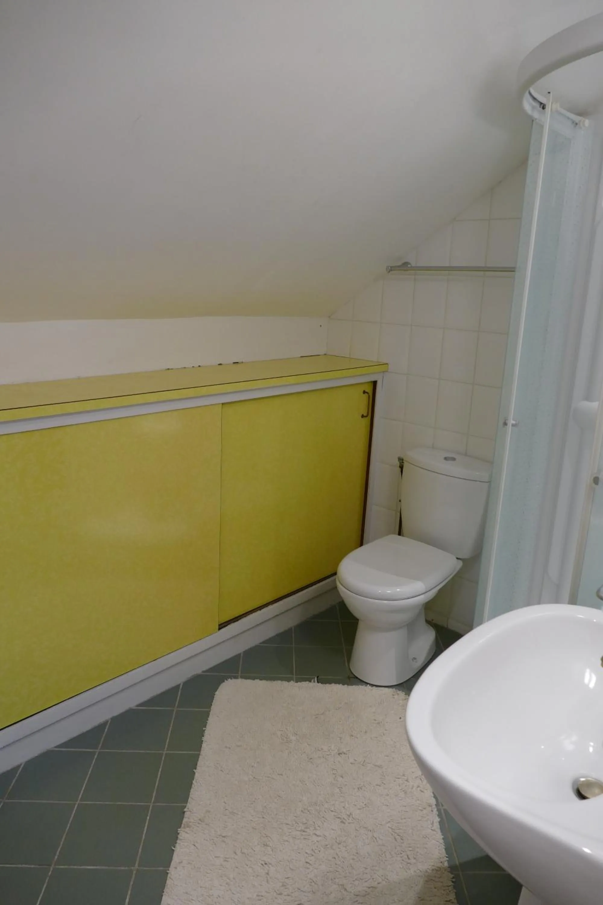 Toilet in Chalet de Paris