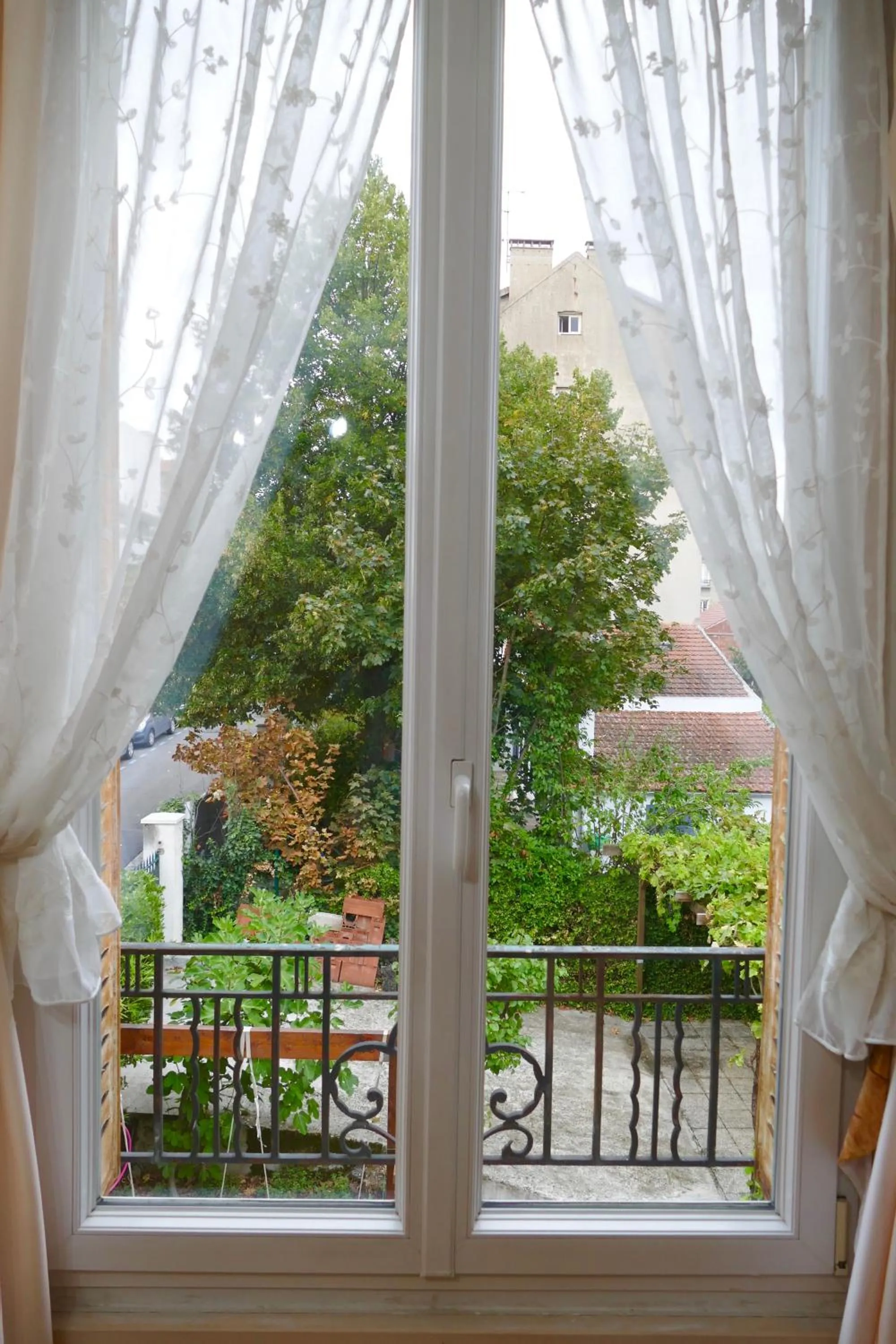 Garden view in Chalet de Paris