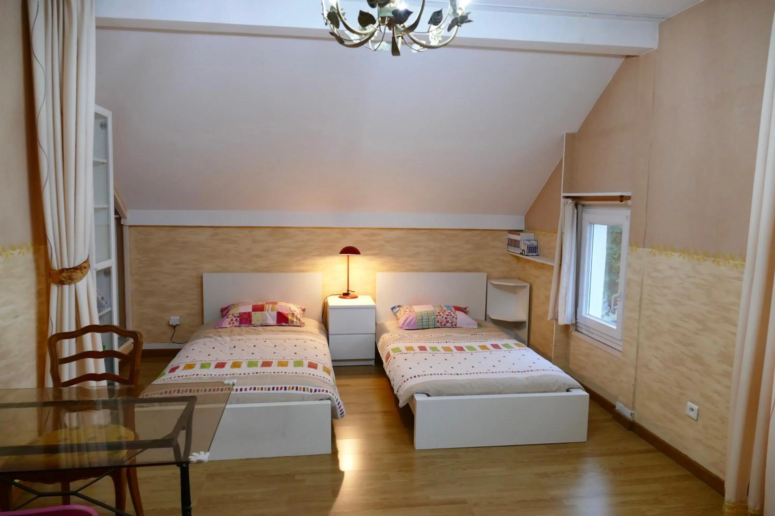 Photo of the whole room, Bed in Chalet de Paris