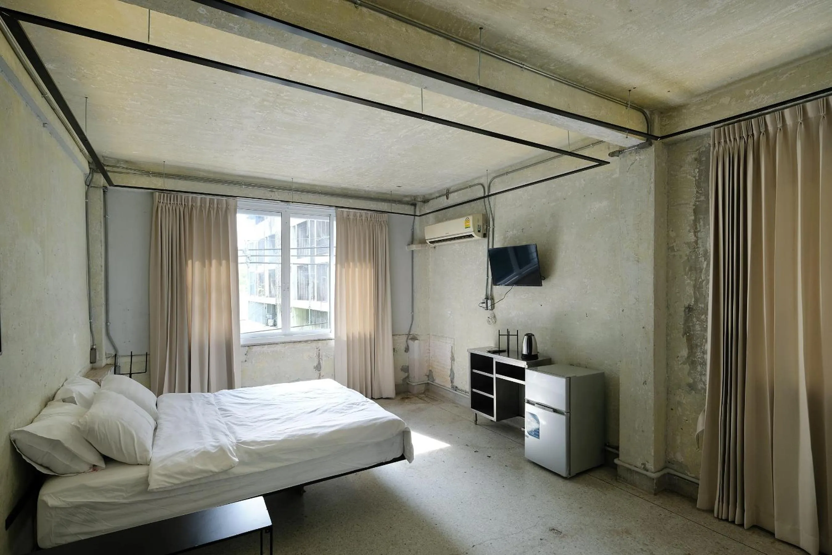 TV and multimedia, Bed in EP1 shophouse