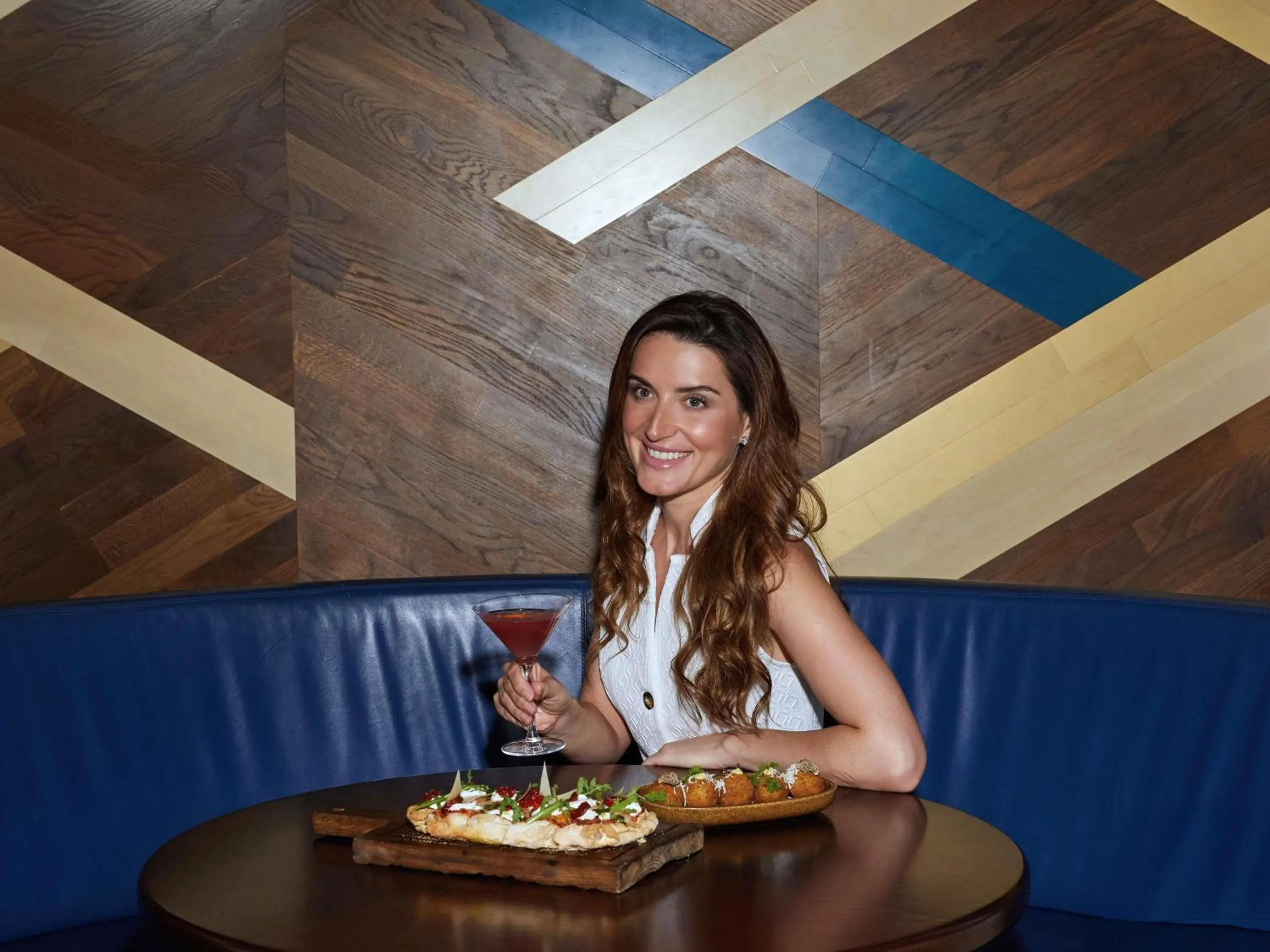 Lounge or bar in Fairmont Dubai