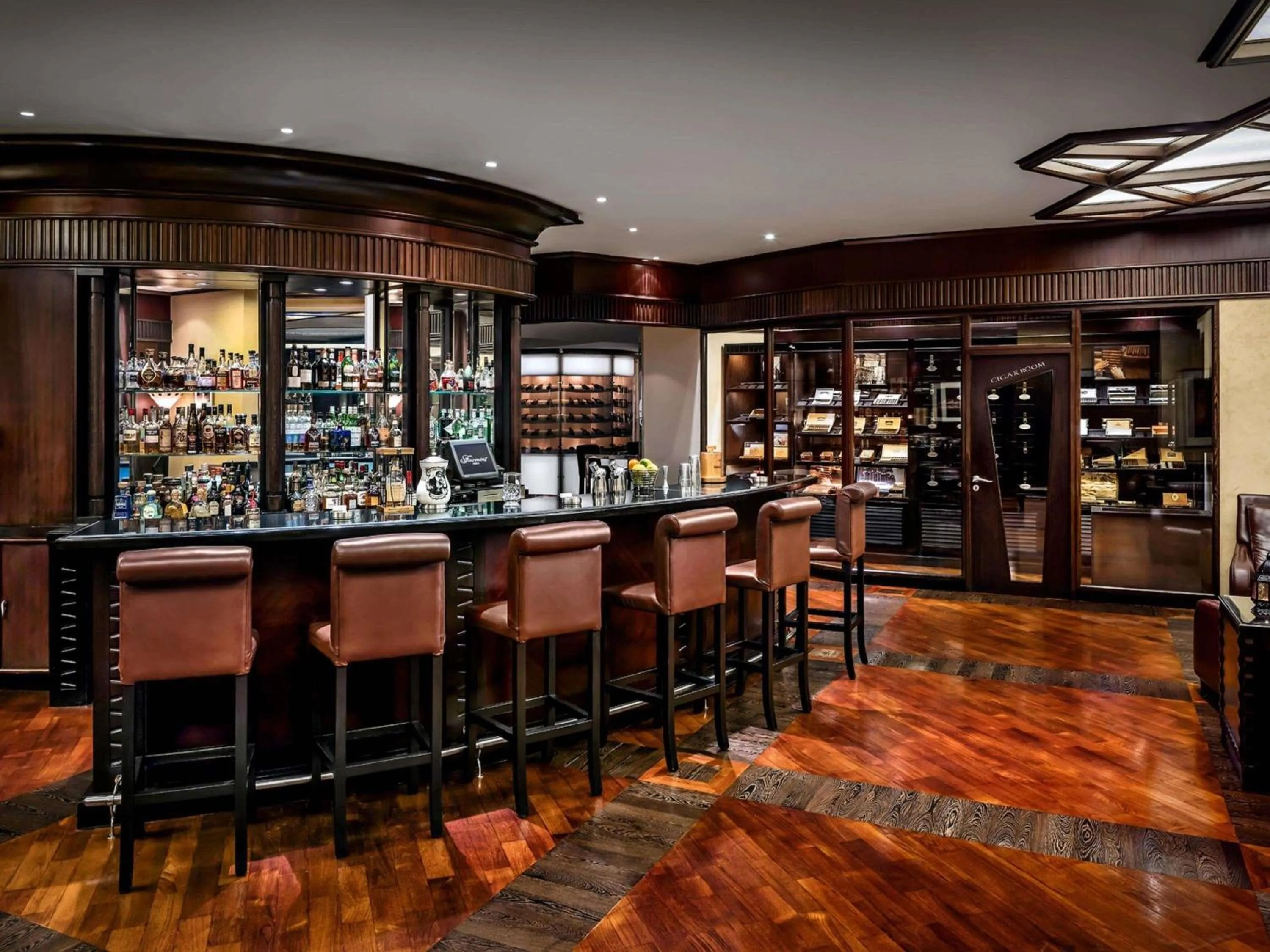 Lounge or bar in Fairmont Dubai