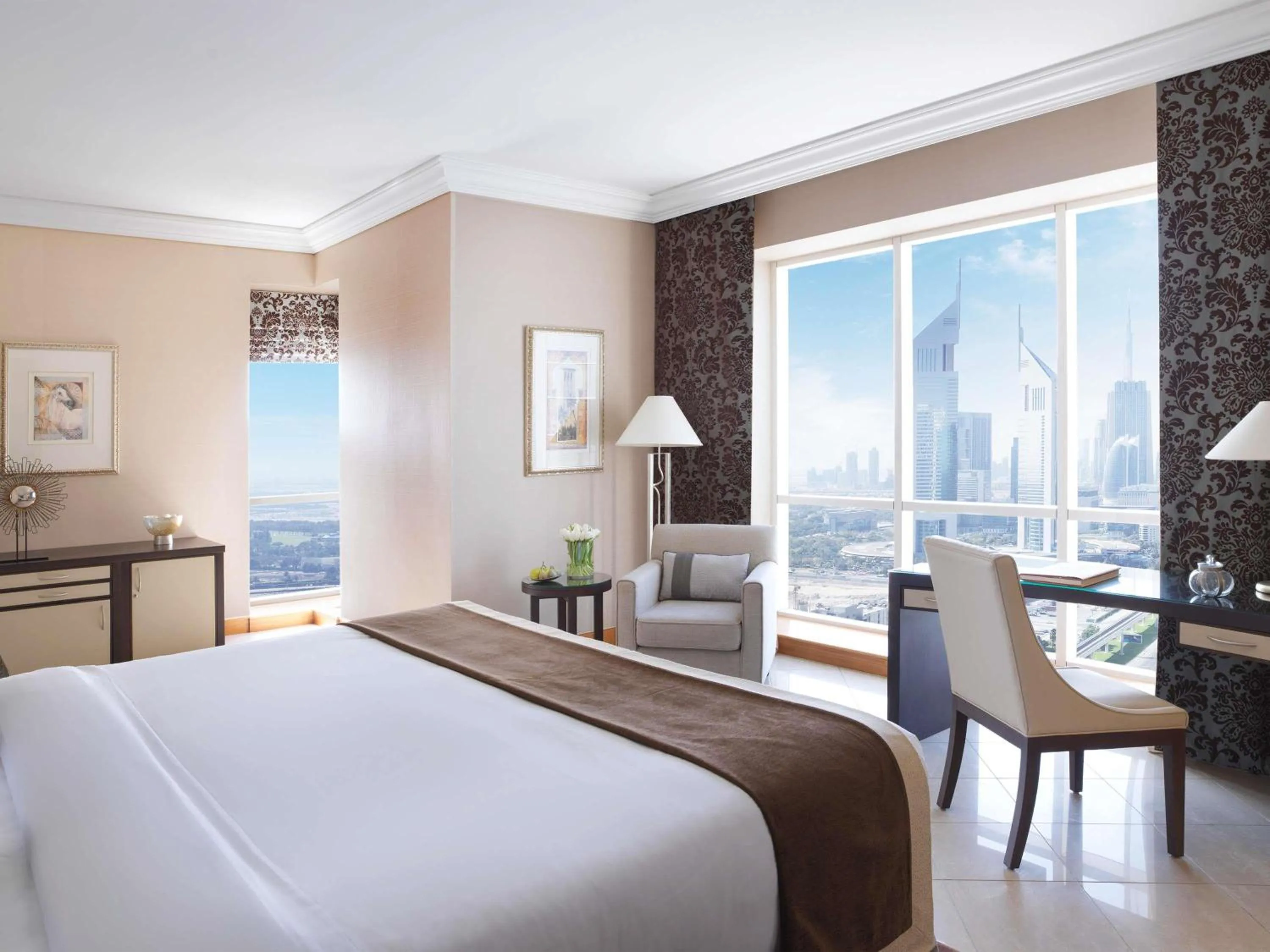Bedroom, Bed in Fairmont Dubai