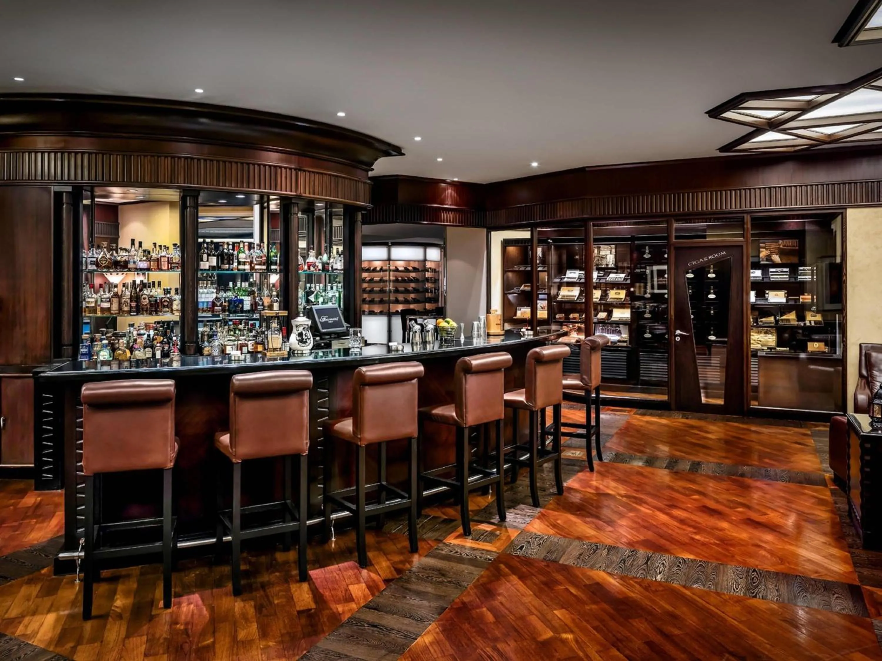 Lounge or bar in Fairmont Dubai