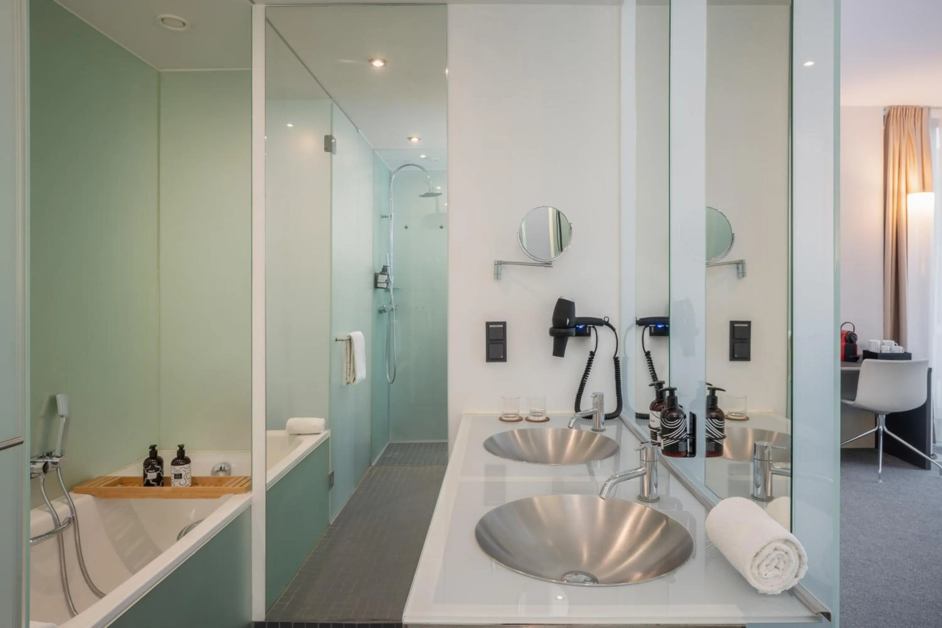 Shower in INNSiDE by Meliá Düsseldorf Derendorf