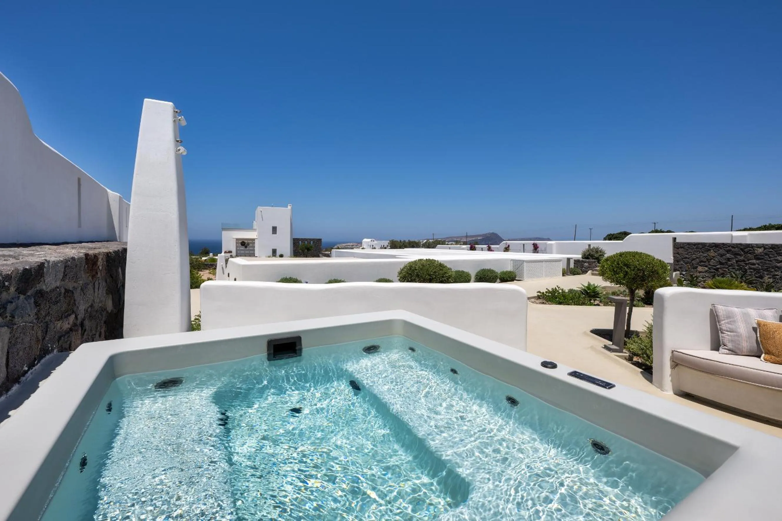 Hot Tub in La Ponta Villas & Suites