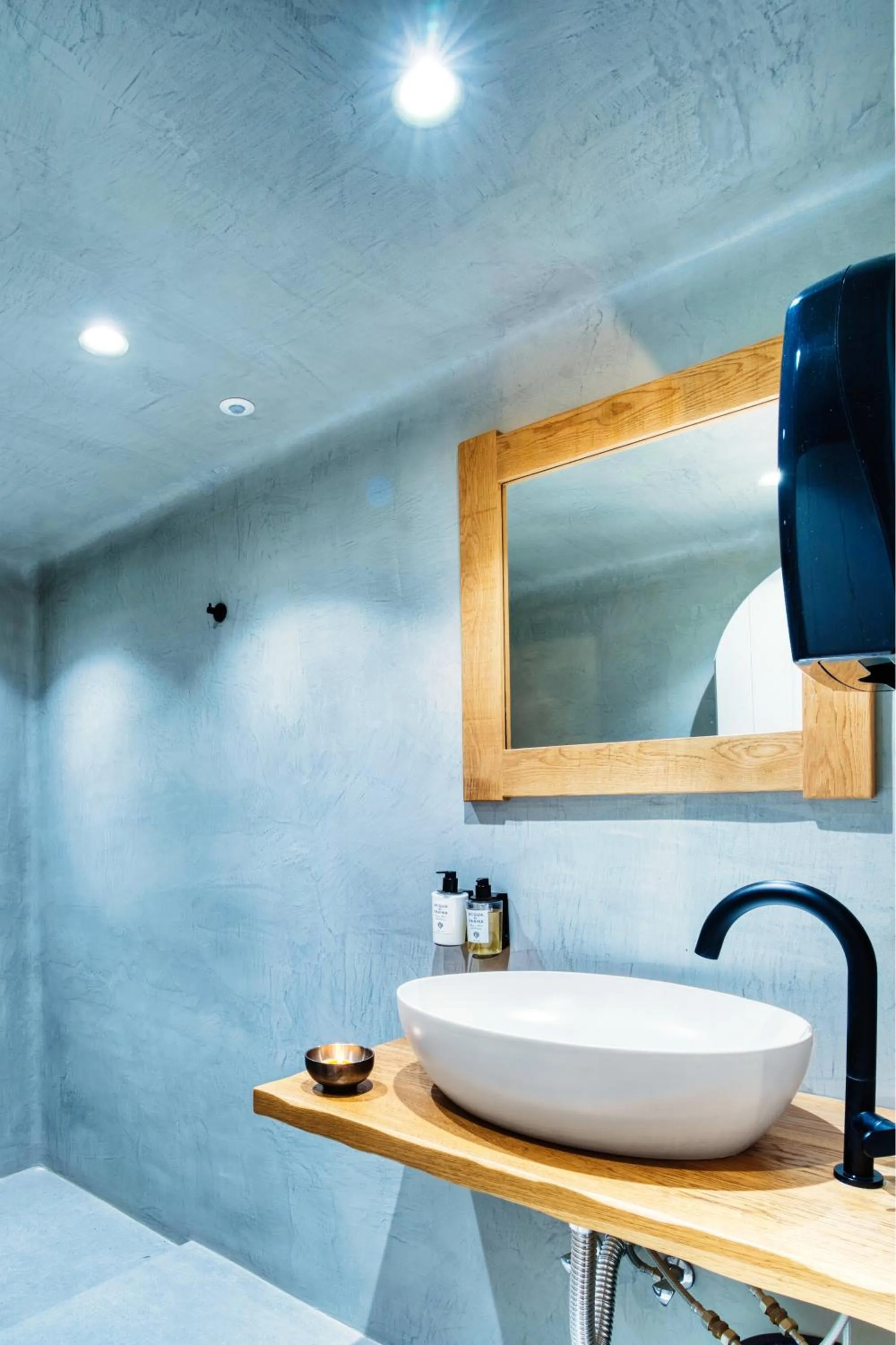 Bathroom, Bed in La Ponta Villas & Suites