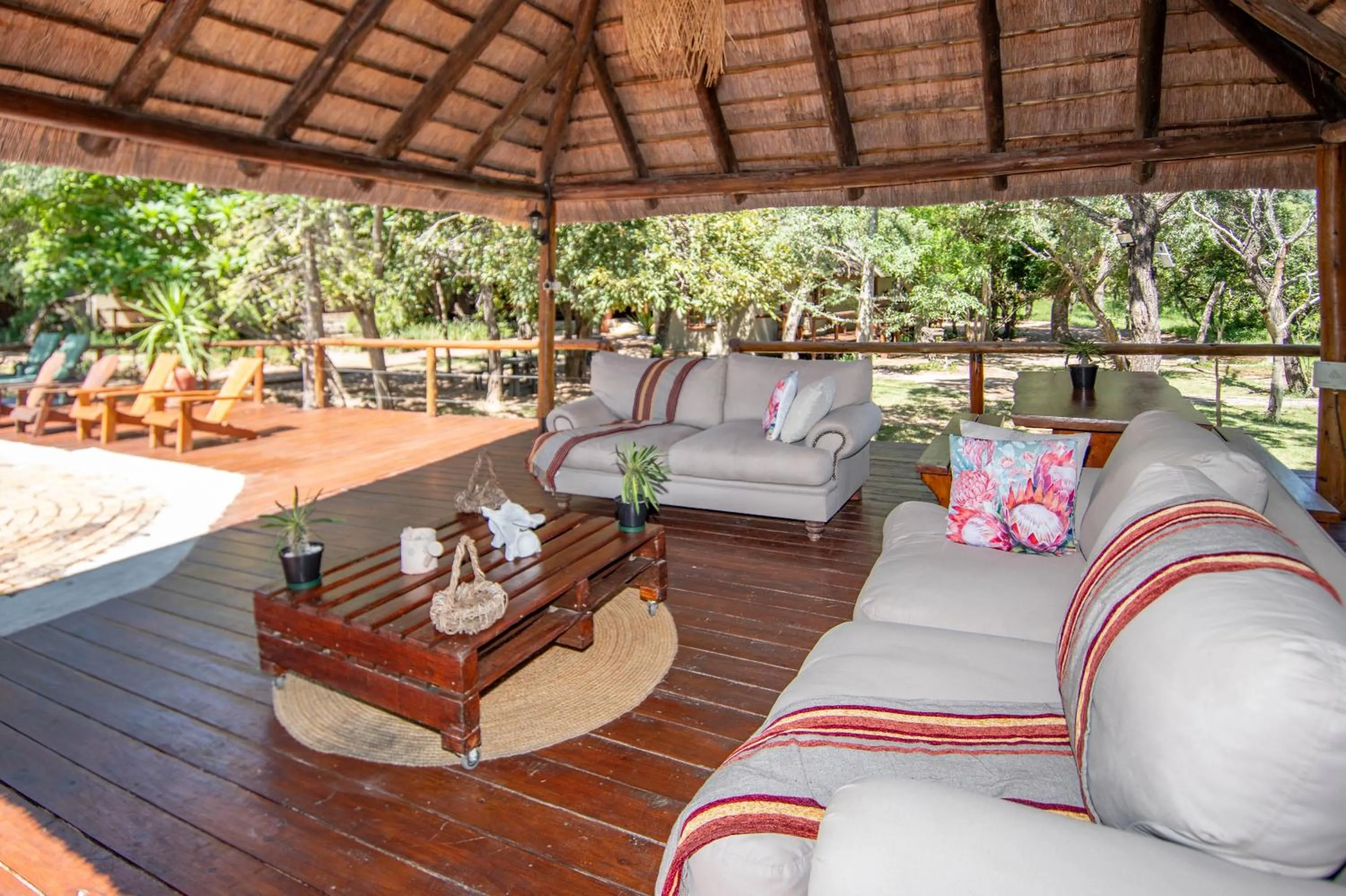 Seating area in Thornhill Safari Lodge