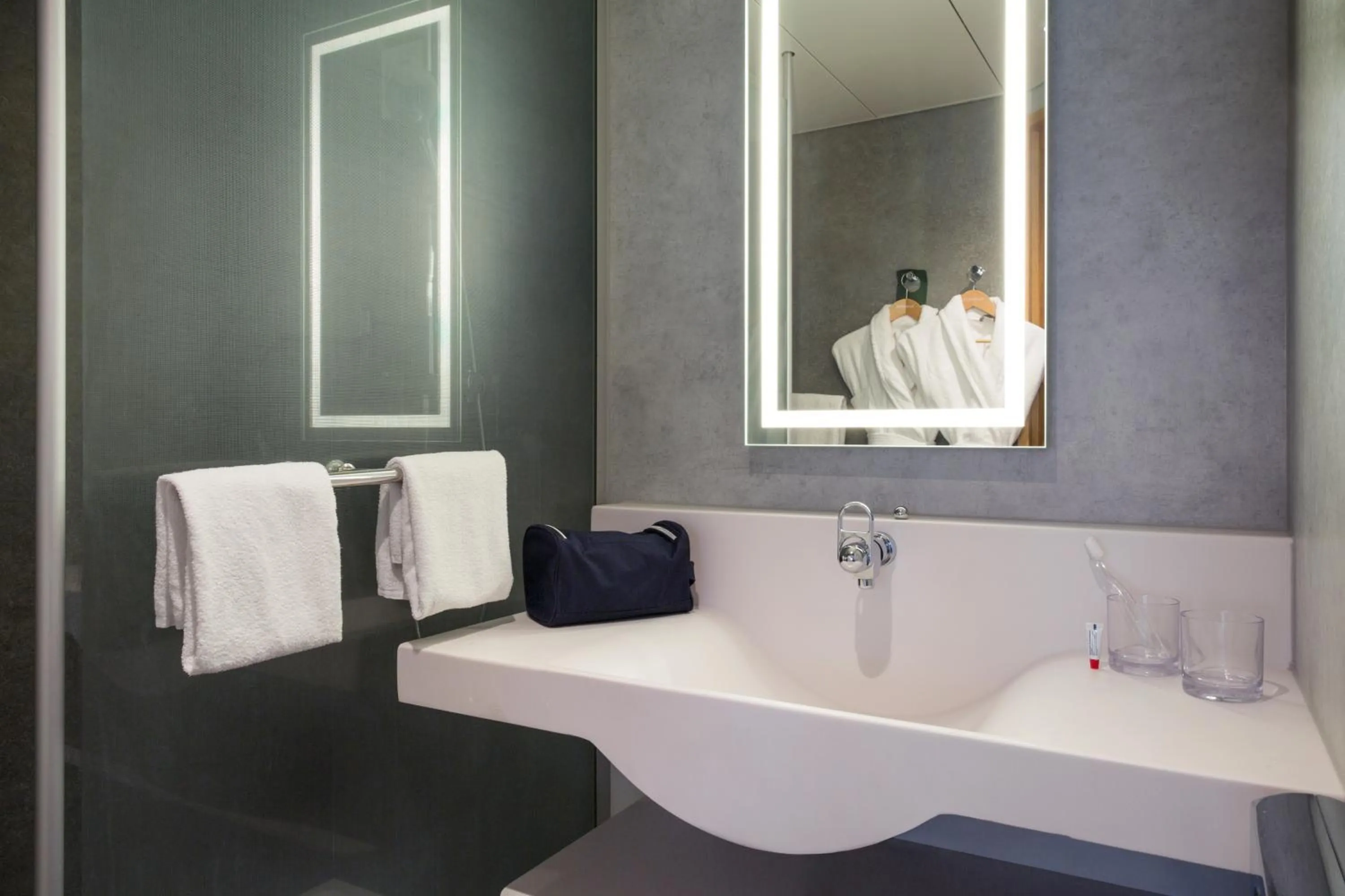 Shower in Novotel Lausanne Bussigny