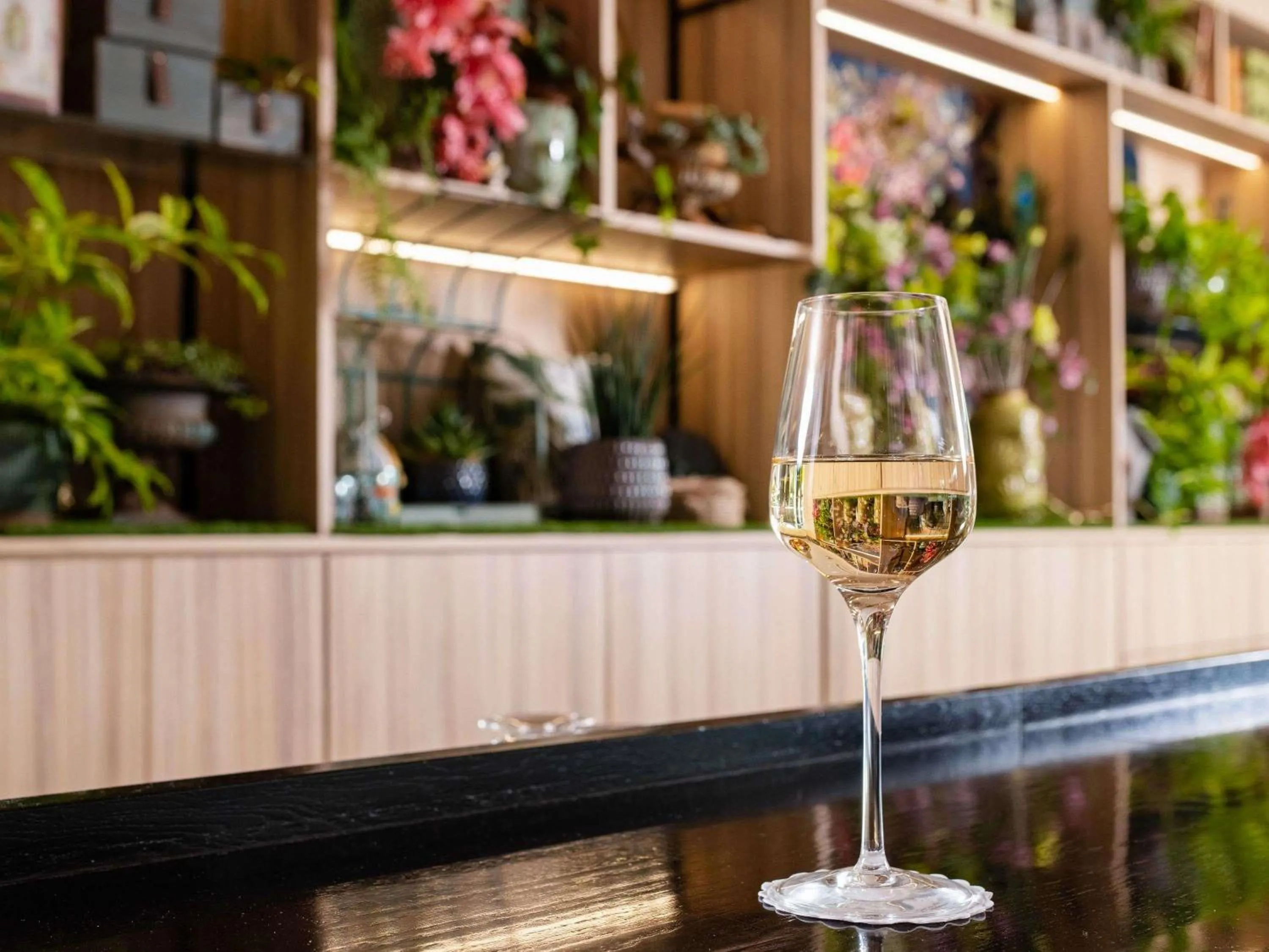 Lounge or bar in Novotel Lausanne Bussigny