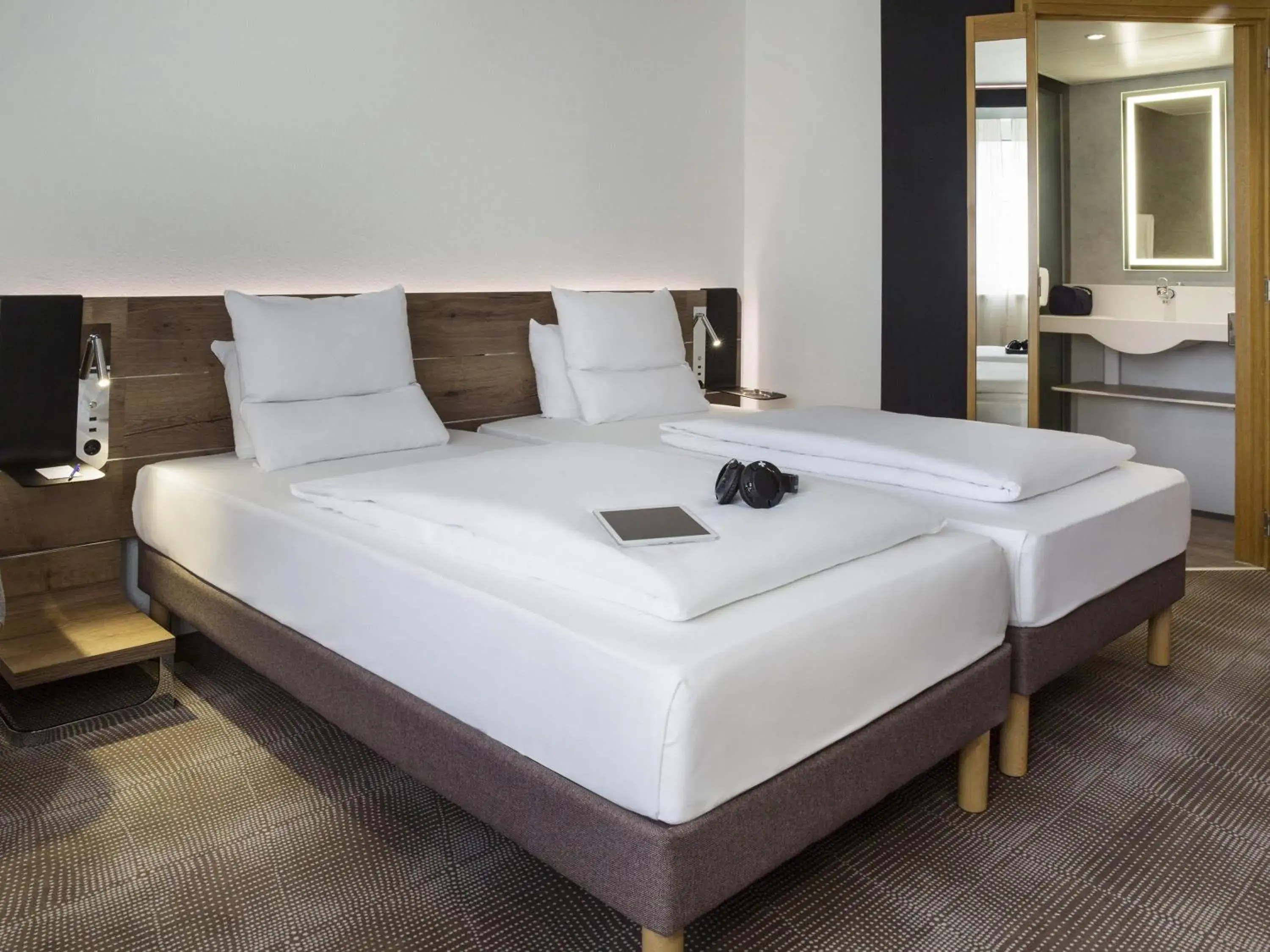 Superior Twin Room in Novotel Lausanne Bussigny Superior Twin Room in Novotel Lausanne Bussigny