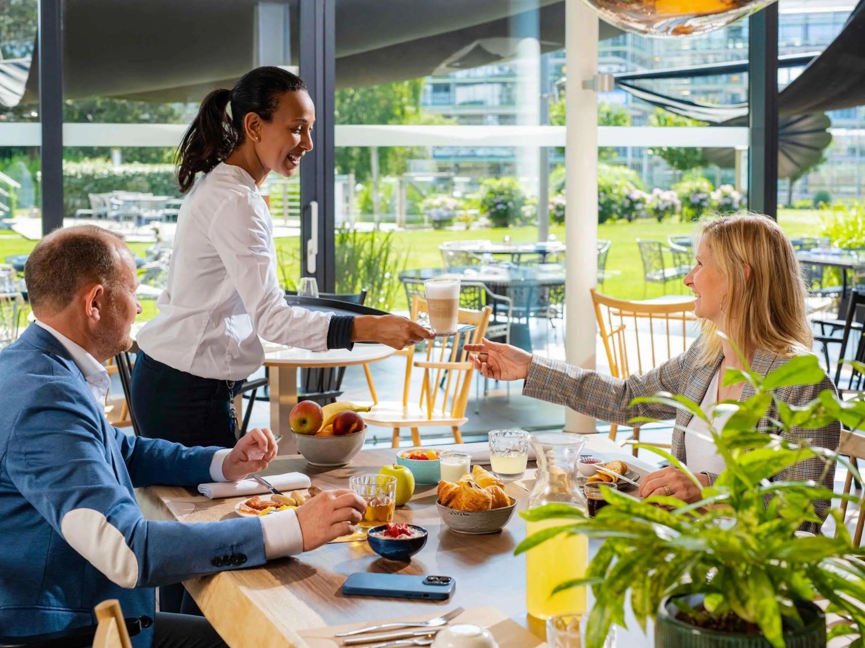 Restaurant/places to eat in Novotel Lausanne Bussigny