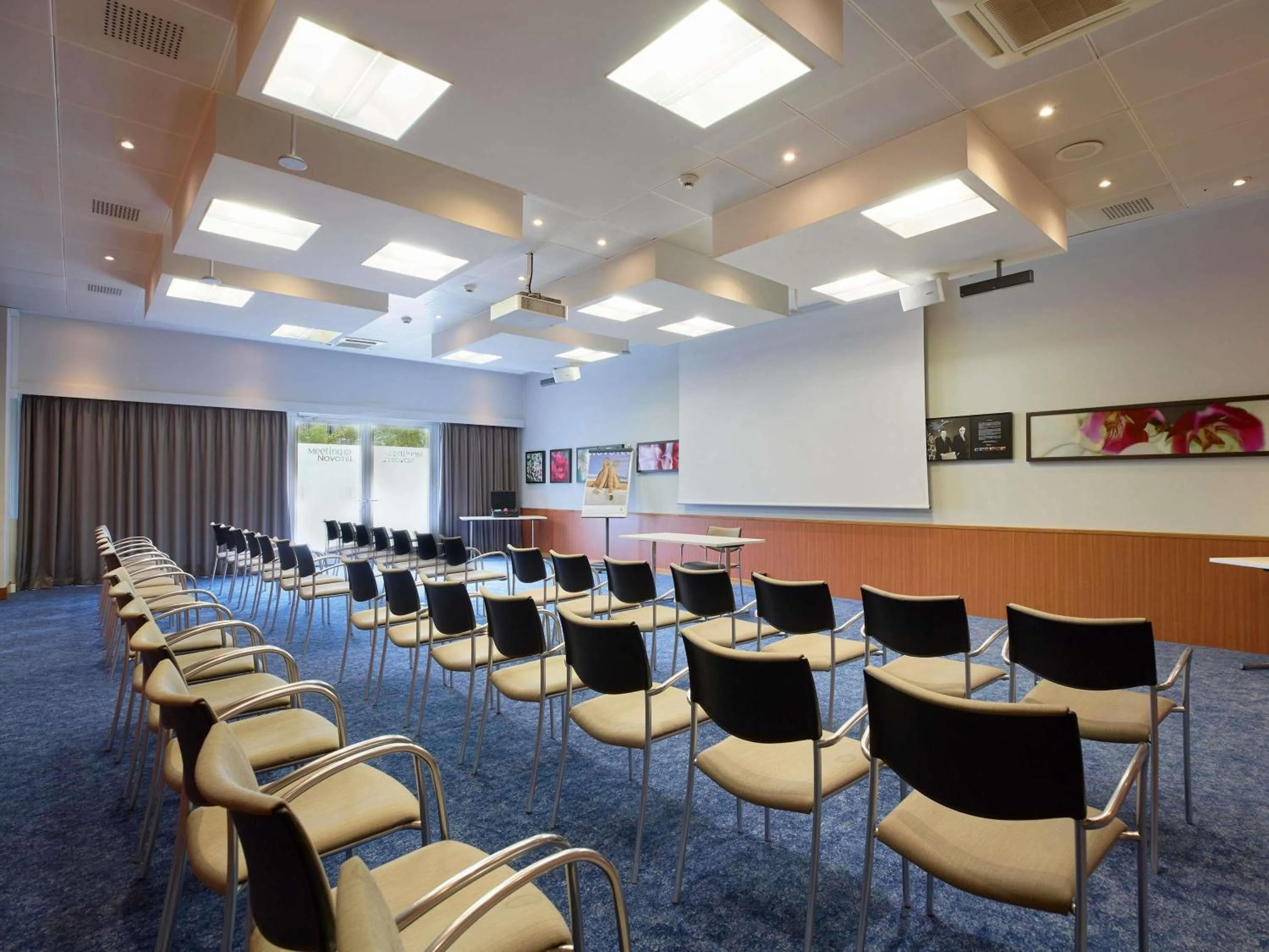 Meeting/conference room in Novotel Zurich City West