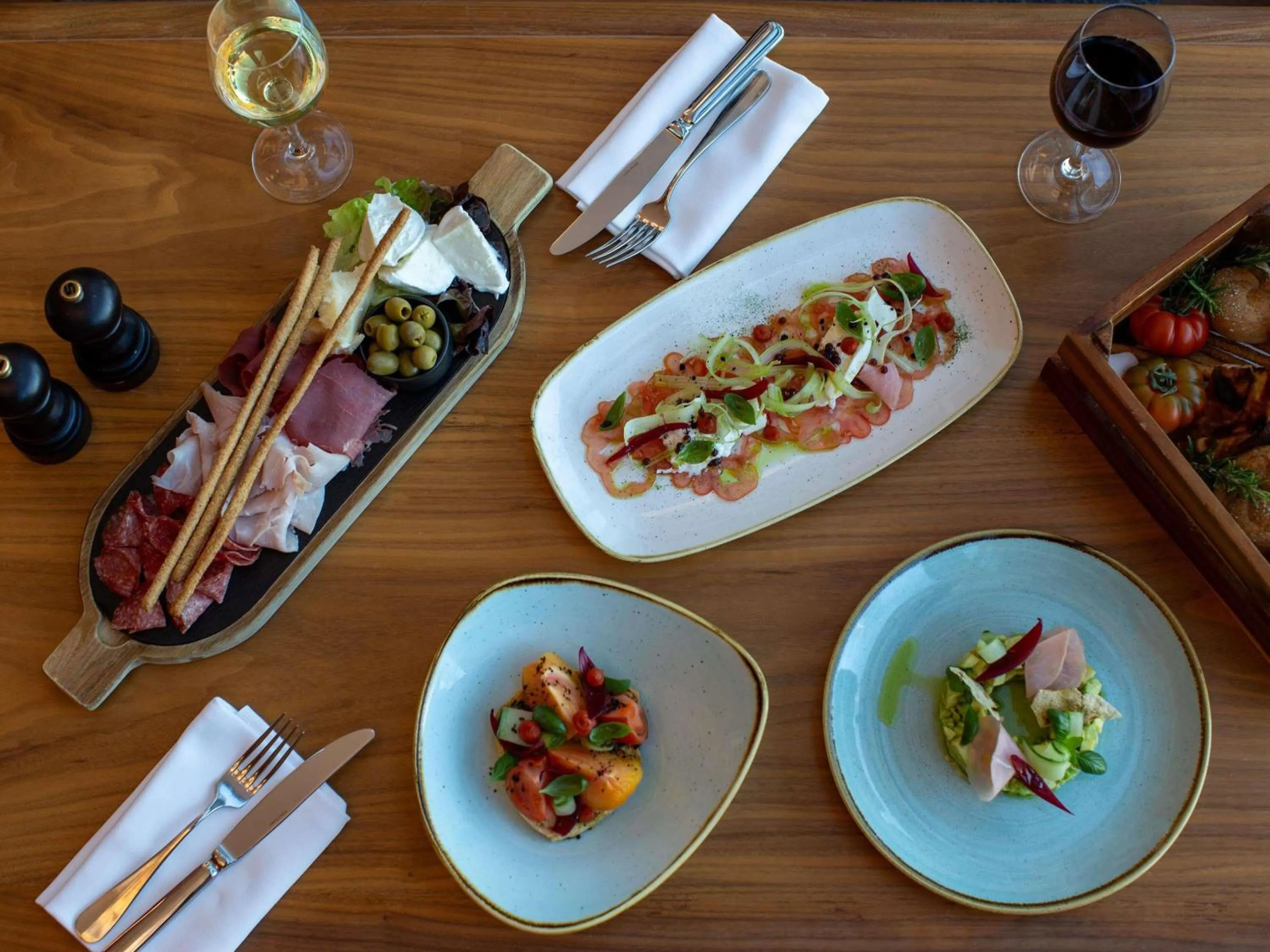 Restaurant/places to eat in Novotel Zurich City West